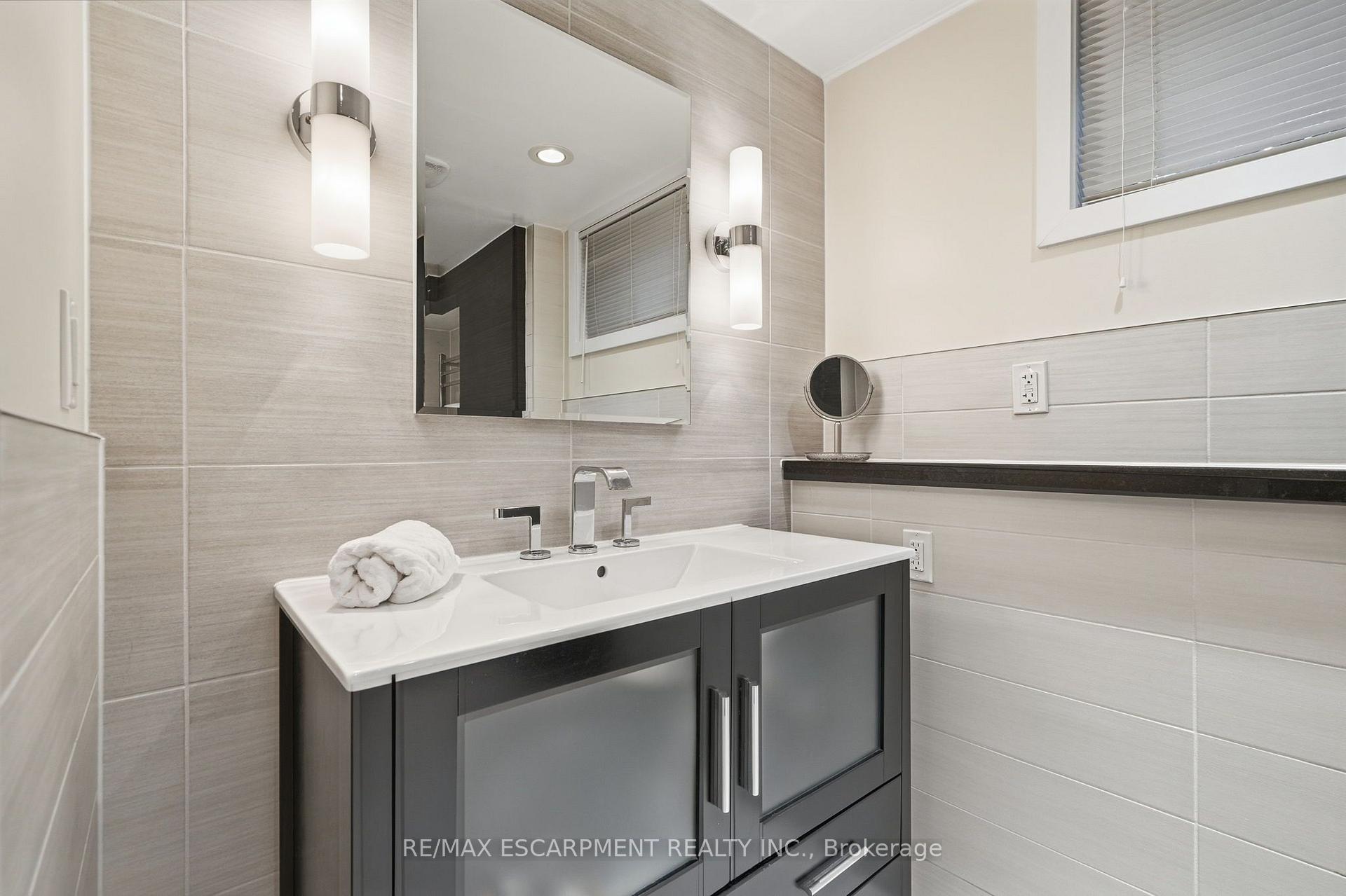 Photo 30 of 313 North Shore Boulevard, Burlington, Bayview — HOMEH