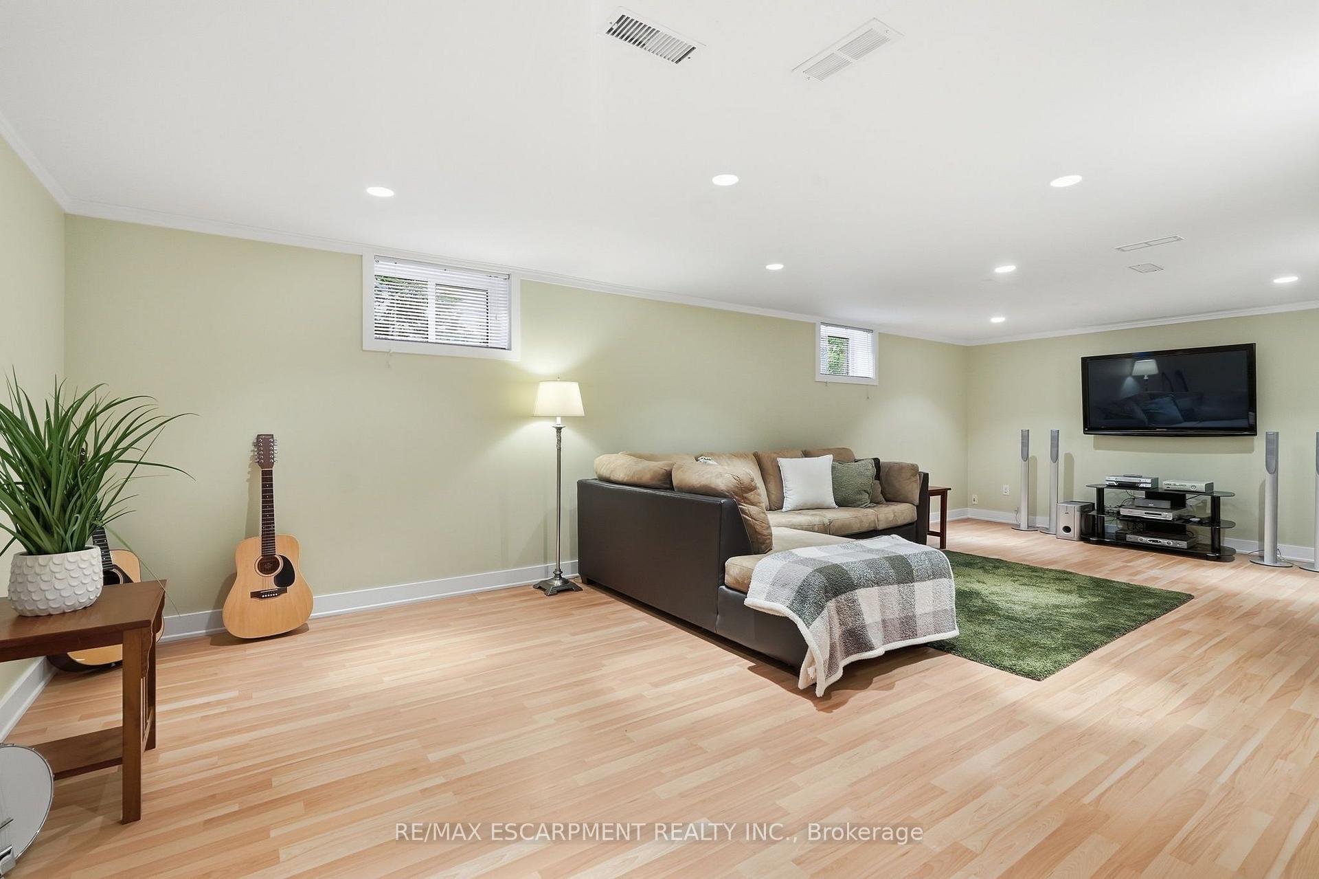 Photo 32 of 313 North Shore Boulevard, Burlington, Bayview — HOMEH
