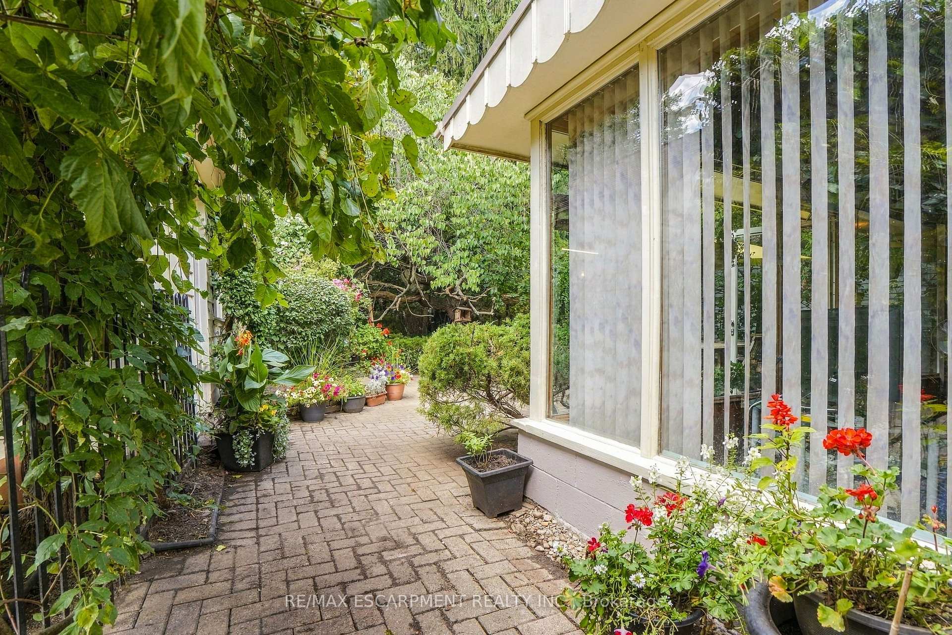 Photo 37 of 313 North Shore Boulevard, Burlington, Bayview — HOMEH