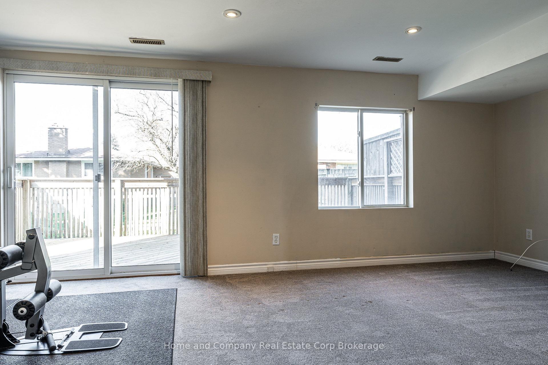 Photo 4 of 82 Walsh Crescent, Stratford — HOMEH