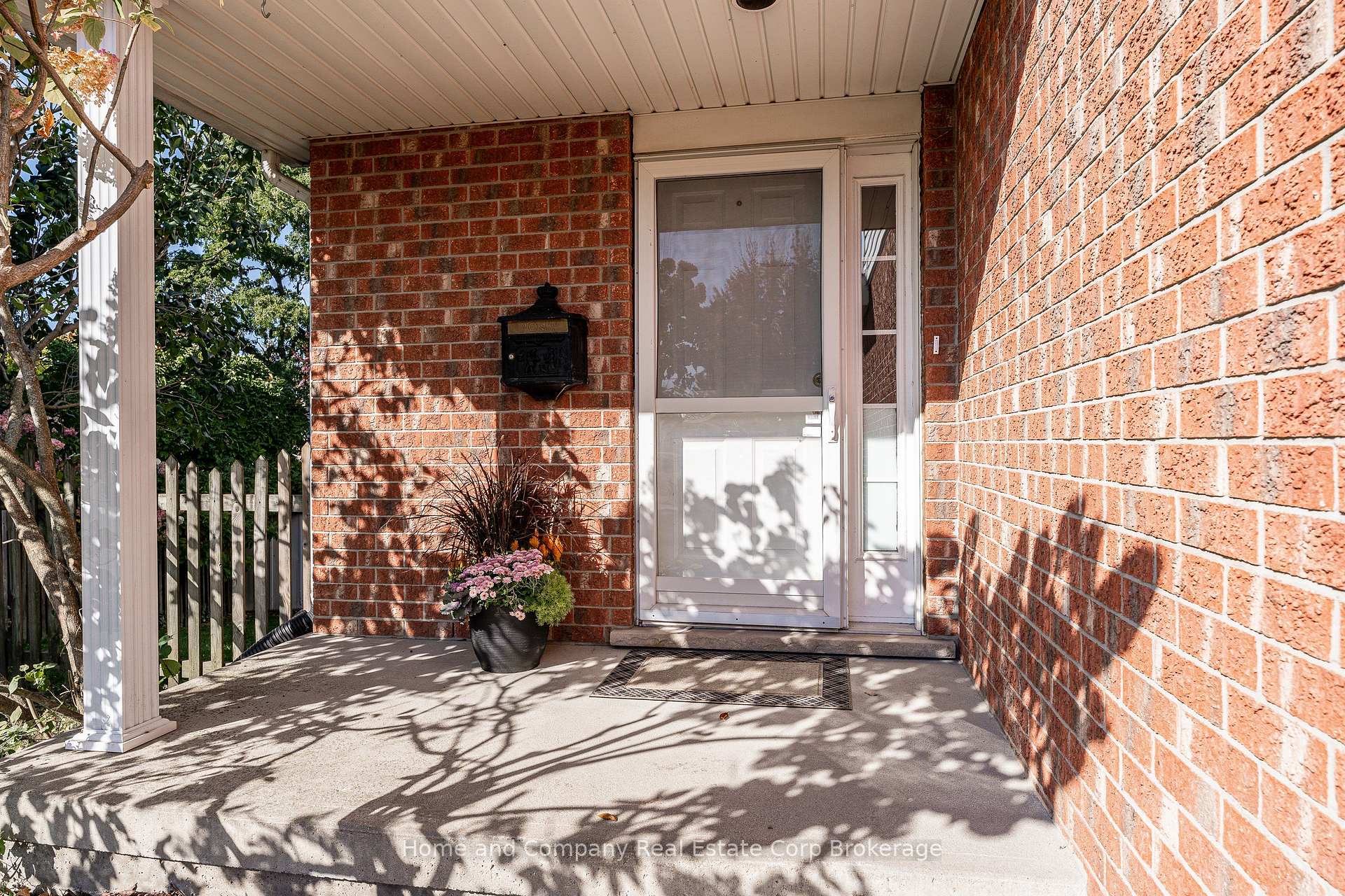 Photo 7 of 82 Walsh Crescent, Stratford — HOMEH