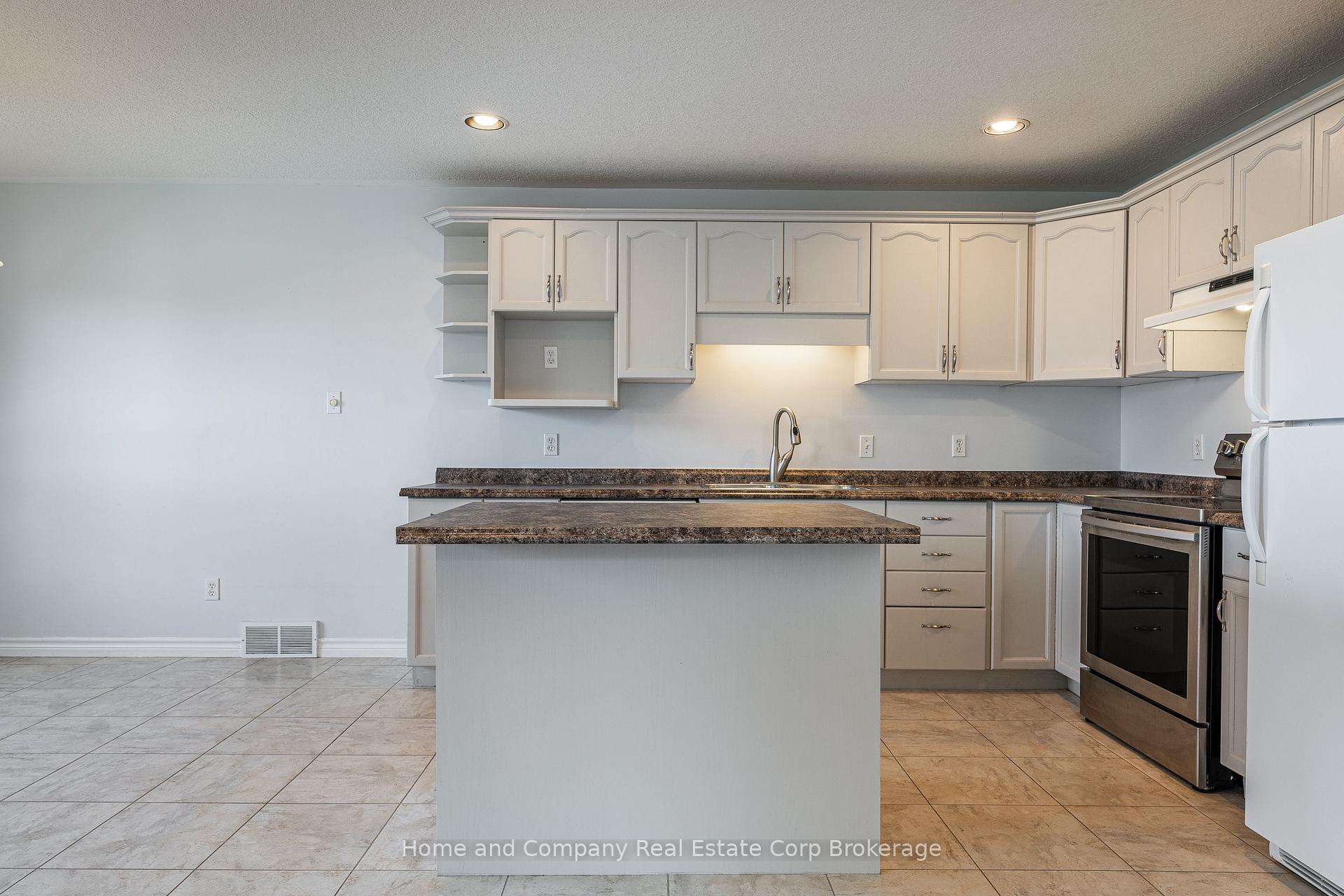 Photo 11 of 82 Walsh Crescent, Stratford — HOMEH