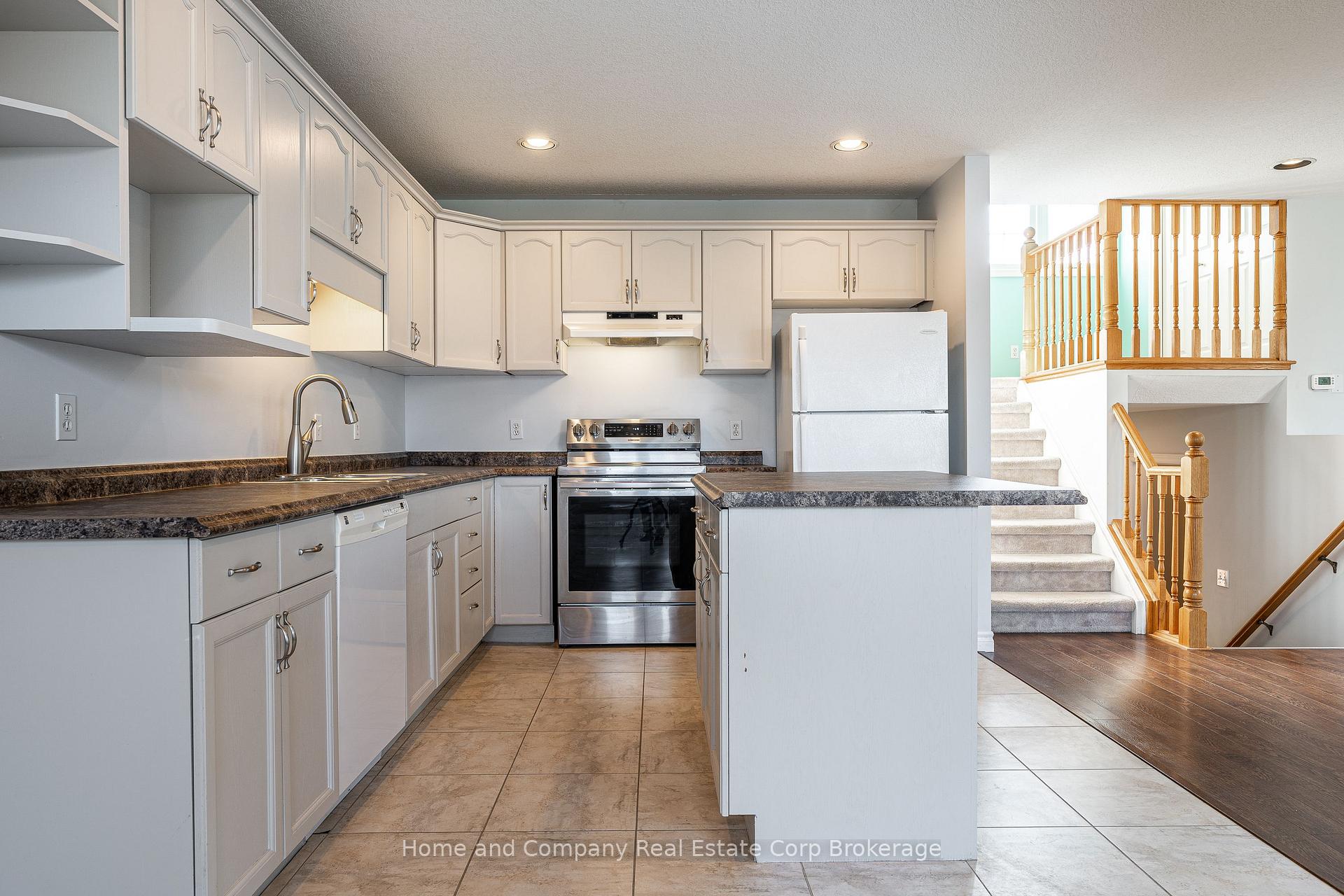 Photo 12 of 82 Walsh Crescent, Stratford — HOMEH