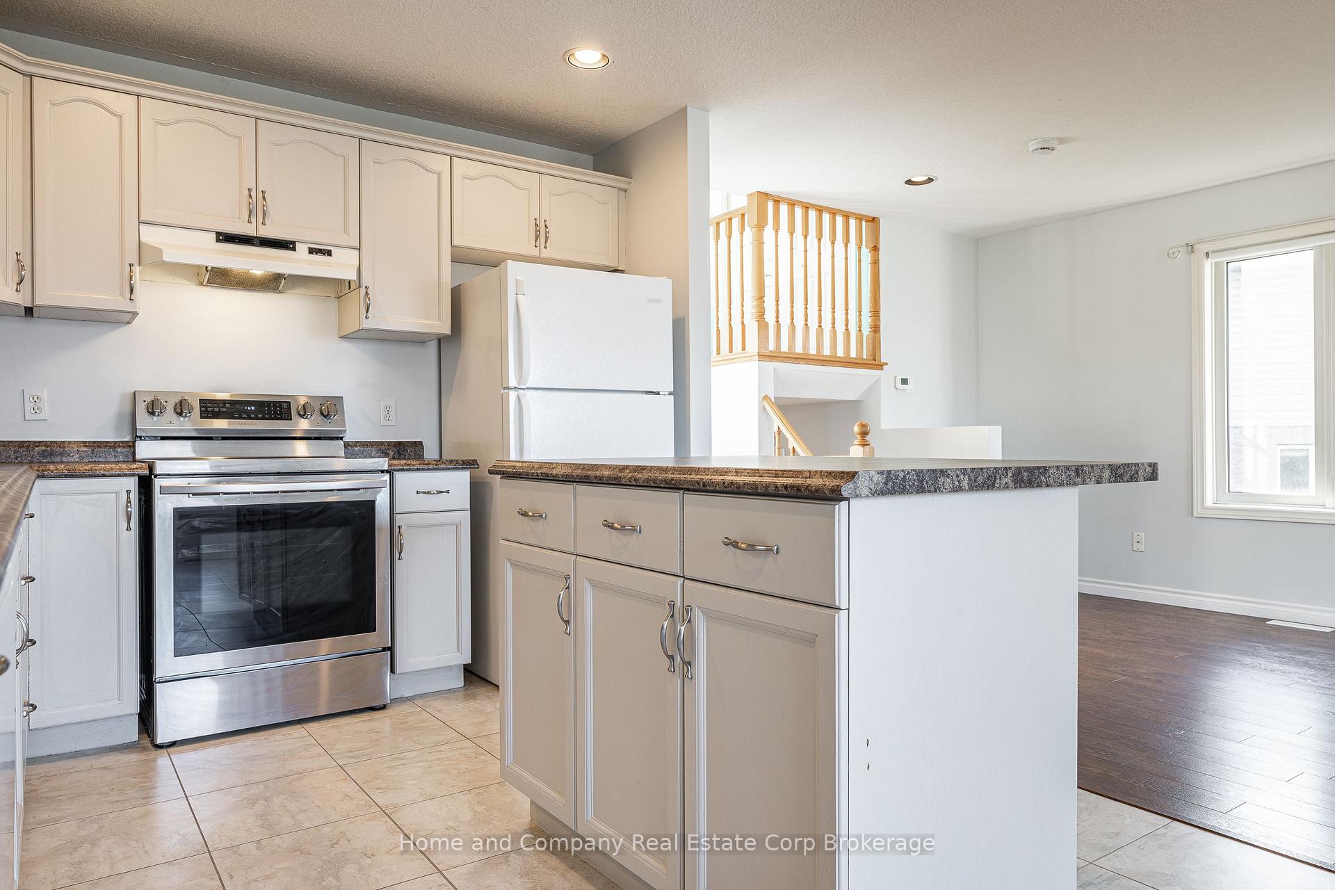 Photo 13 of 82 Walsh Crescent, Stratford — HOMEH