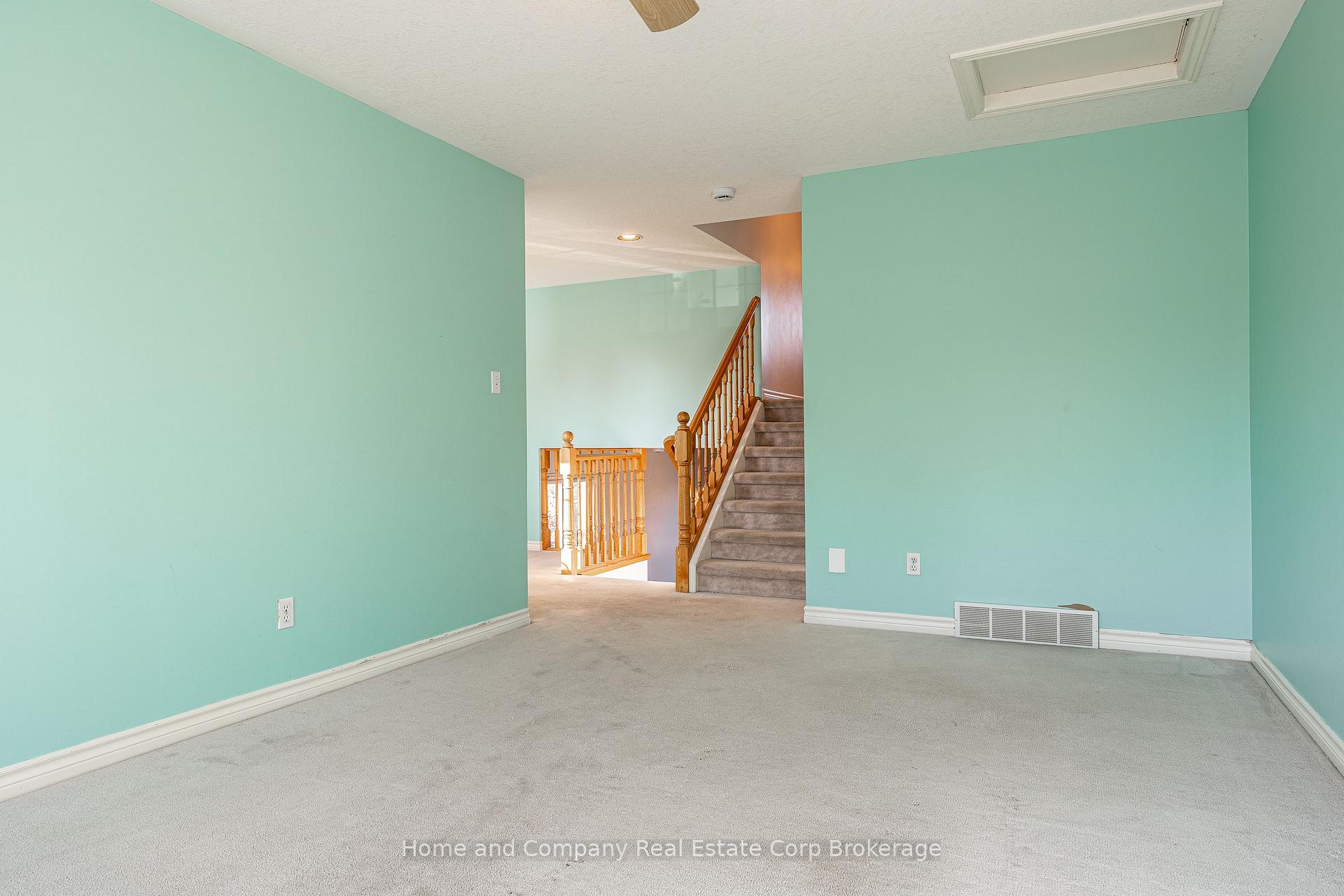 Photo 18 of 82 Walsh Crescent, Stratford — HOMEH