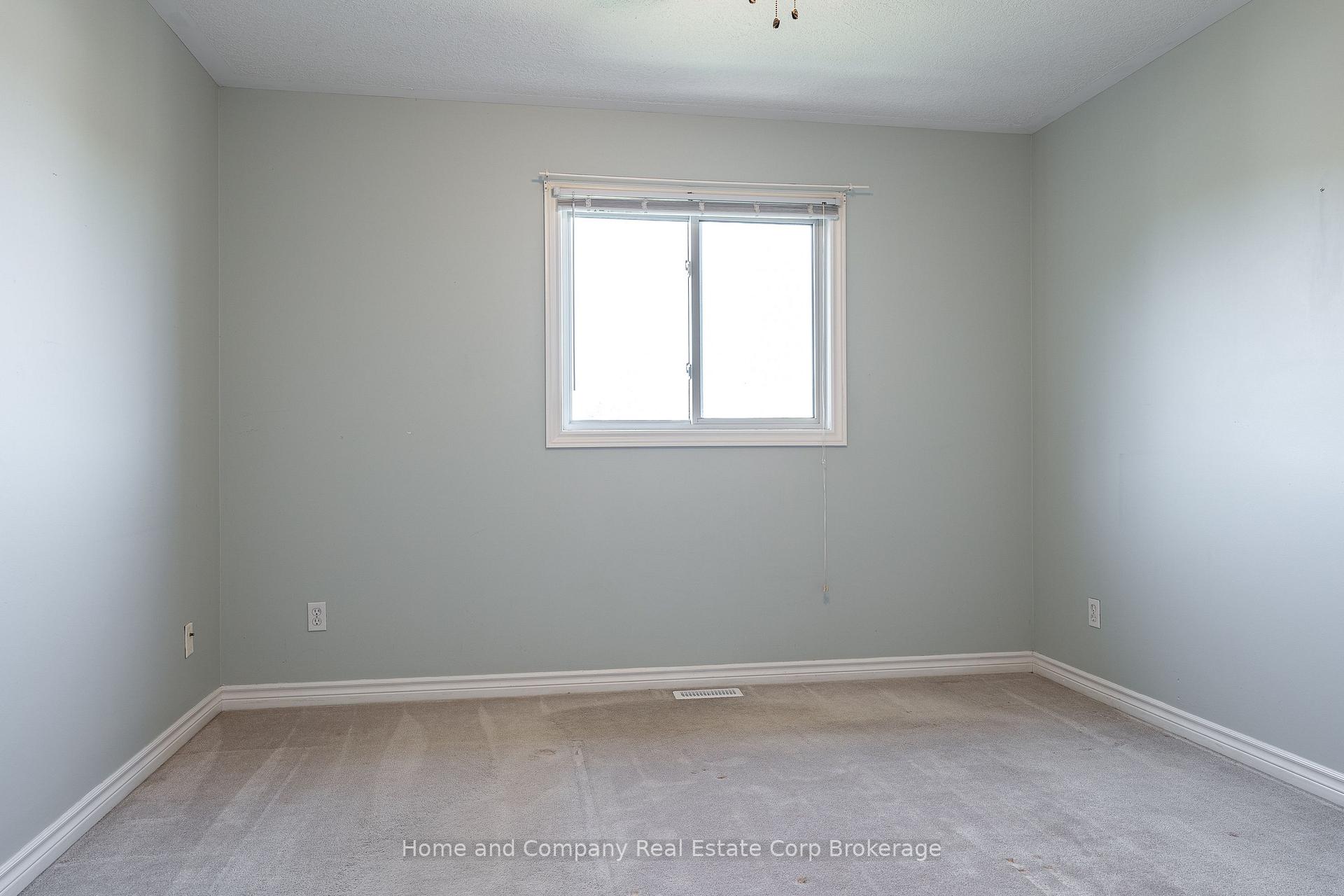 Photo 19 of 82 Walsh Crescent, Stratford — HOMEH