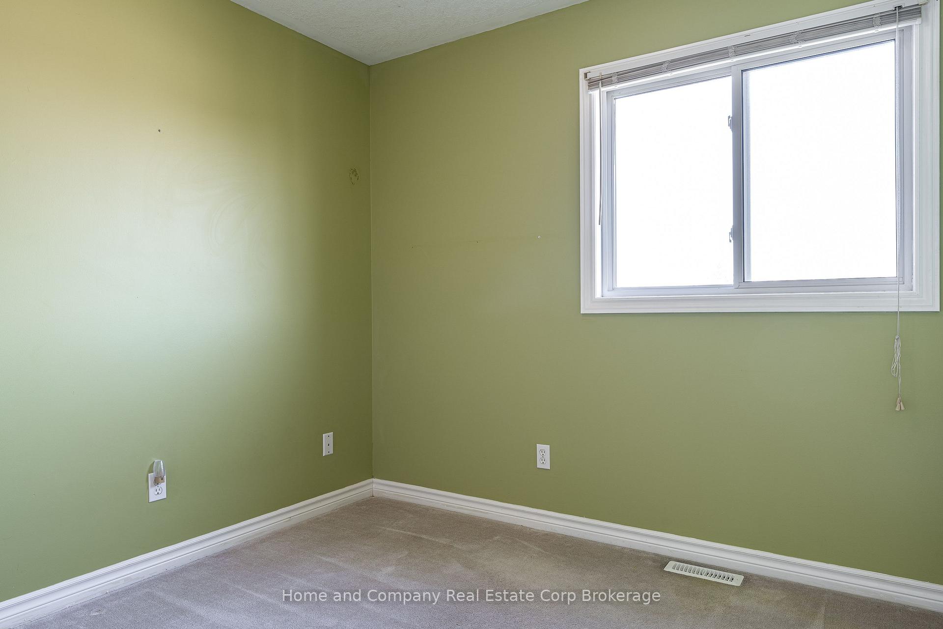 Photo 21 of 82 Walsh Crescent, Stratford — HOMEH