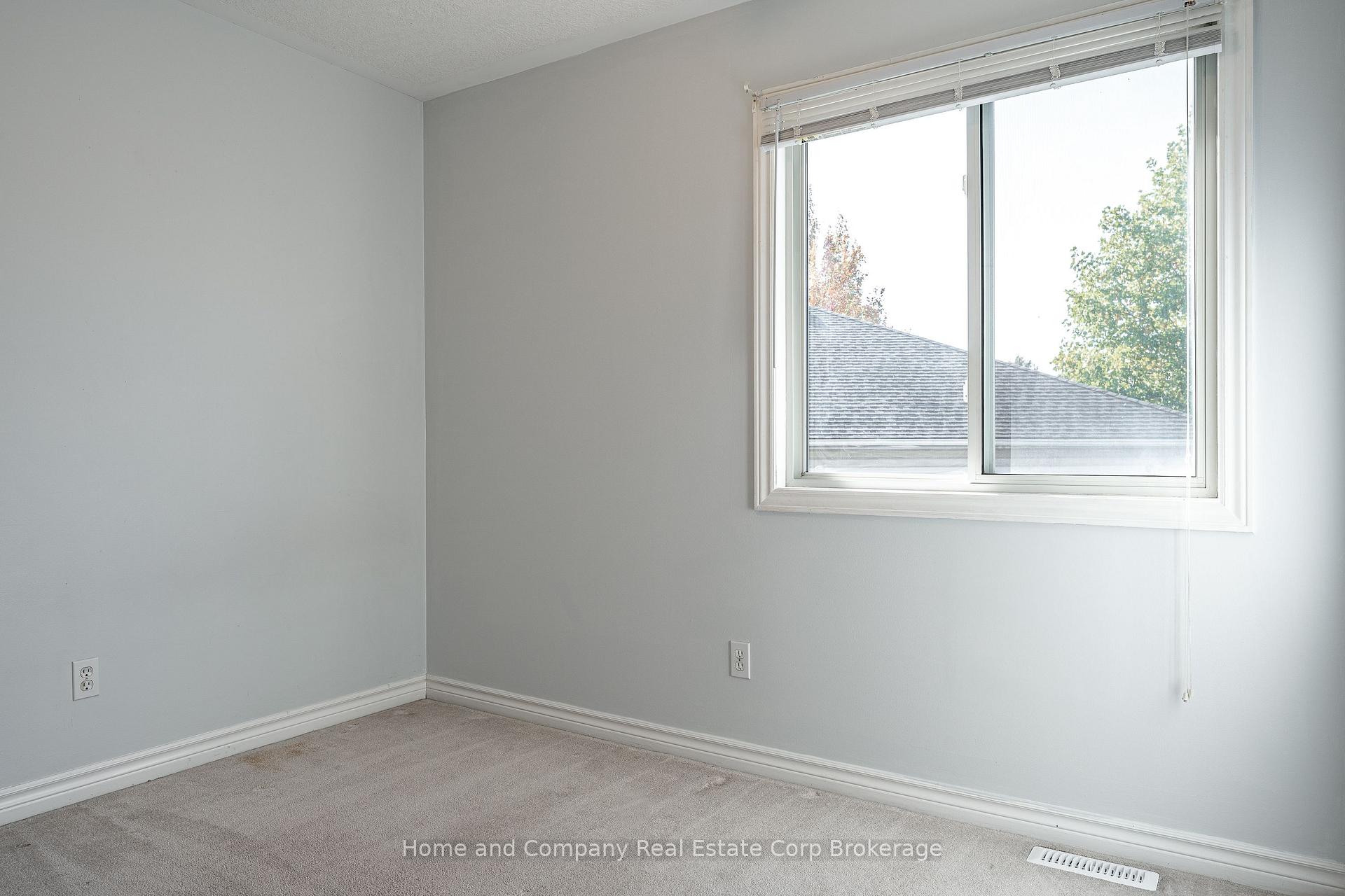 Photo 22 of 82 Walsh Crescent, Stratford — HOMEH