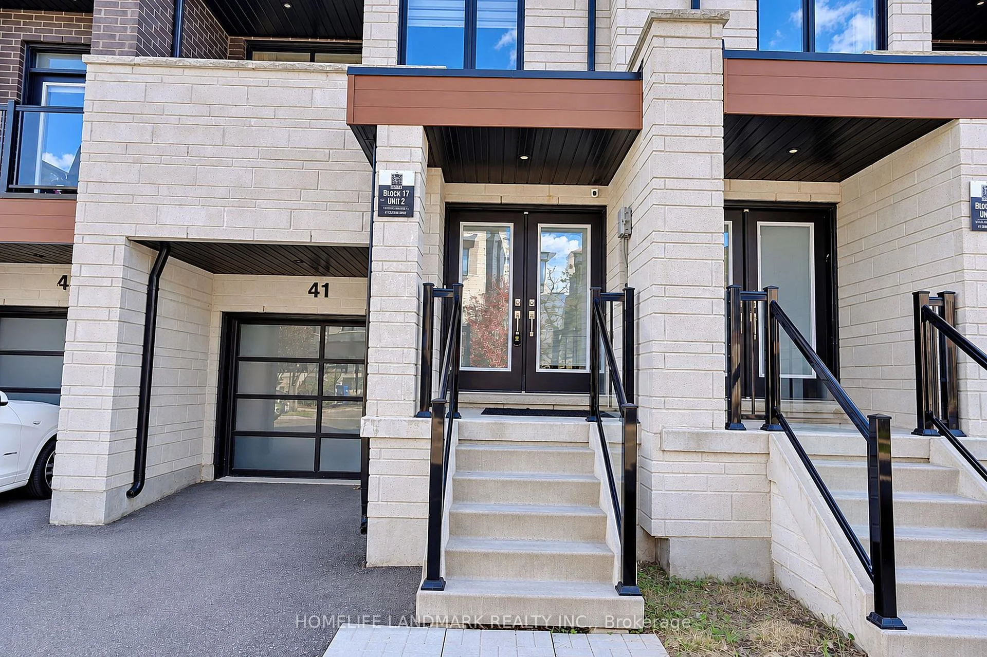 Photo 4 of 41 Golden Trail, Vaughan, Patterson — HOMEH