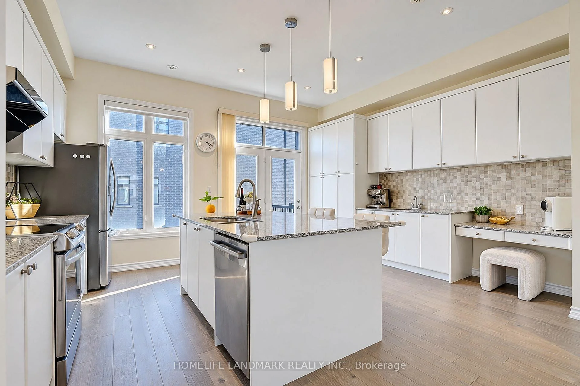 Photo 16 of 41 Golden Trail, Vaughan, Patterson — HOMEH