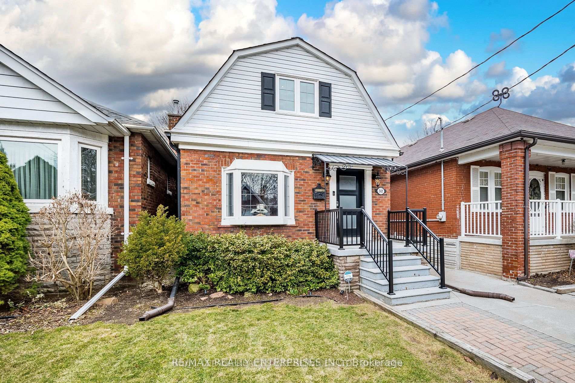 Photo 1 of Unit Upper Level, 32 Seventh Street, Etobicoke, New Toronto — HOMEH