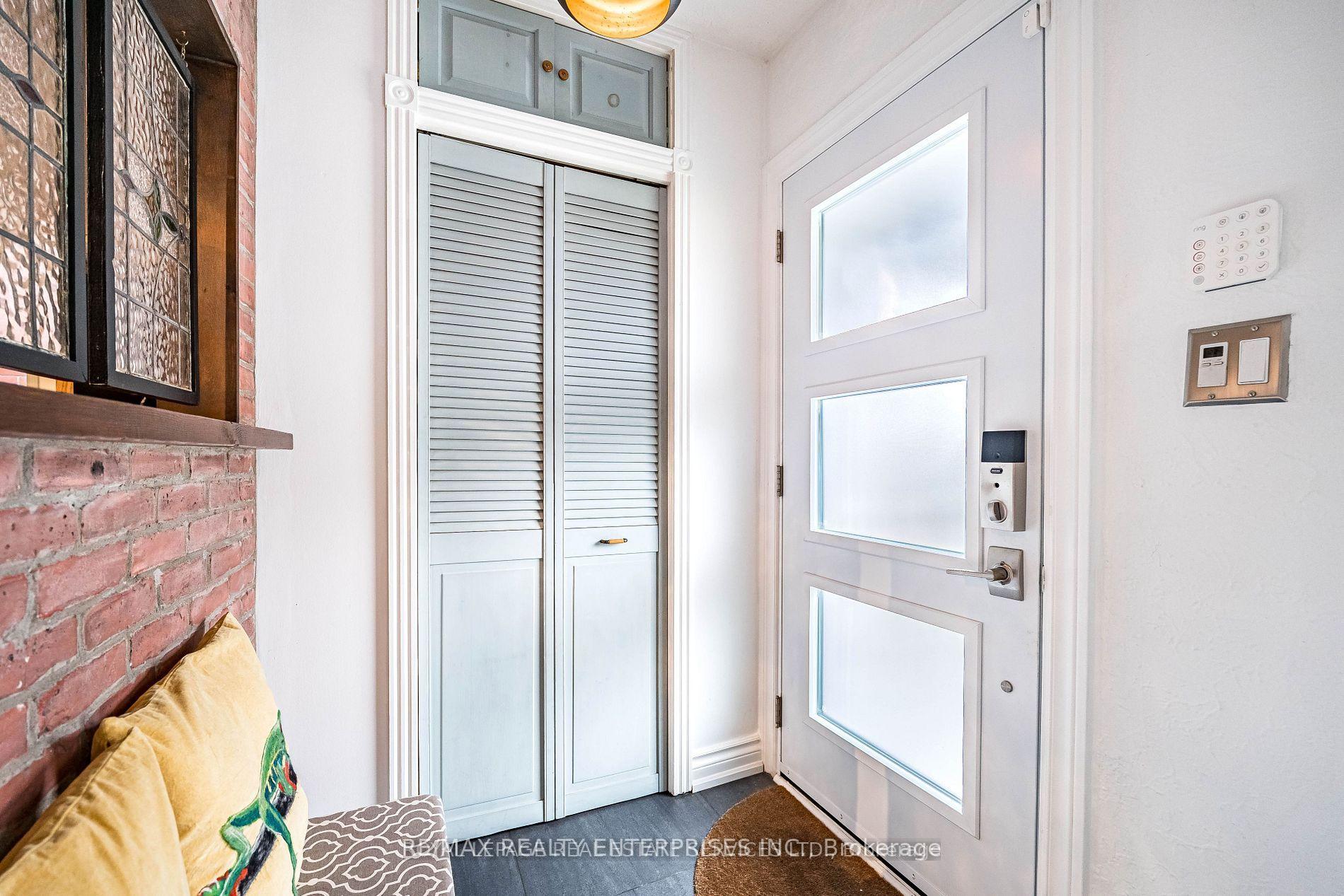 Photo 4 of Unit Upper Level, 32 Seventh Street, Etobicoke, New Toronto — HOMEH