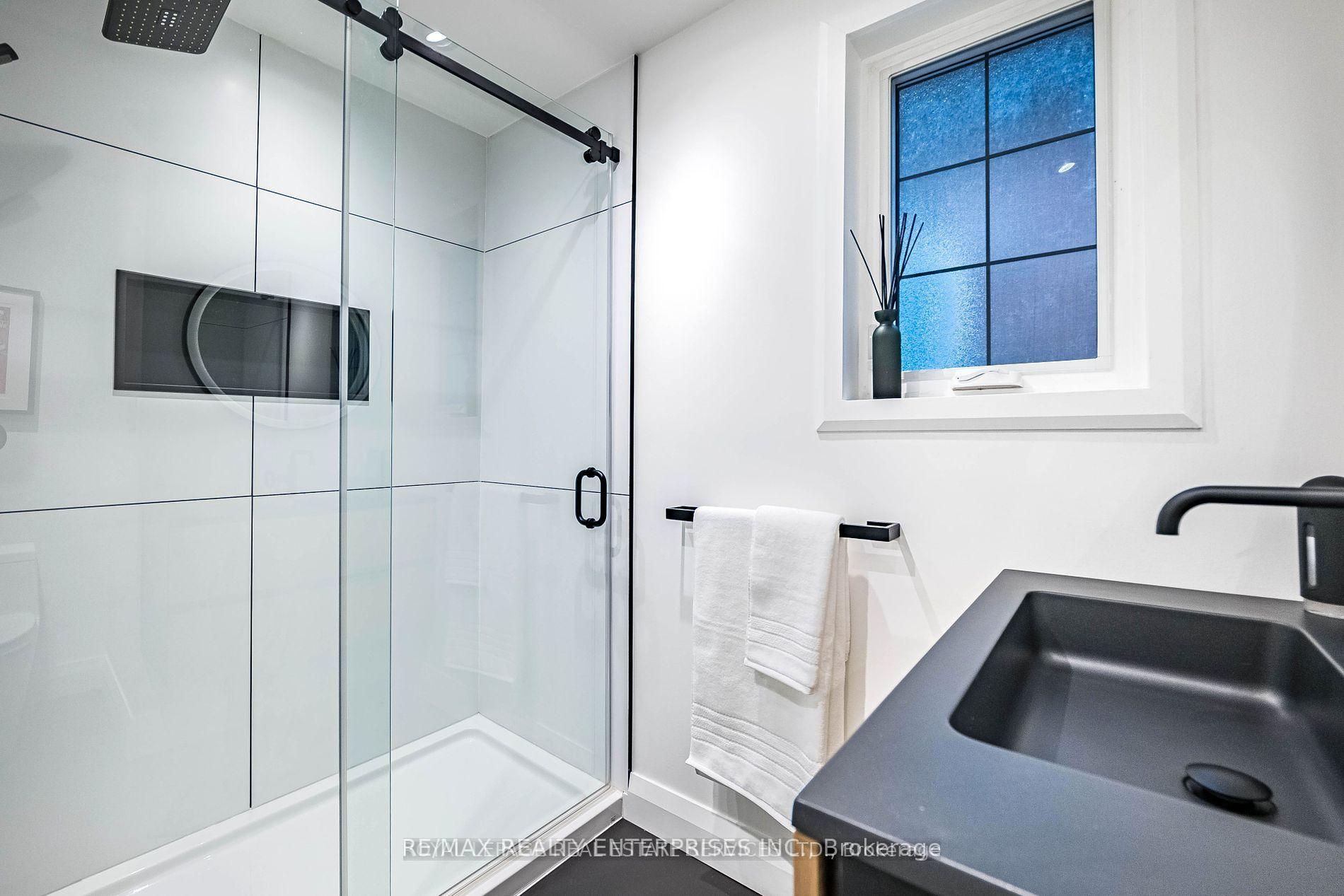 Photo 7 of Unit Upper Level, 32 Seventh Street, Etobicoke, New Toronto — HOMEH