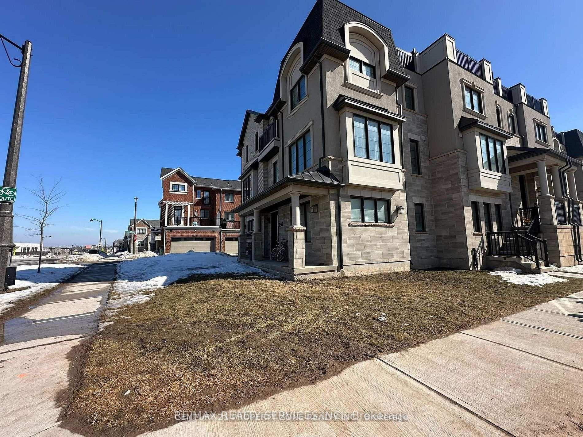 Photo 4 of 1216 Wheat Boom Drive, Oakville, Joshua Meadows — HOMEH