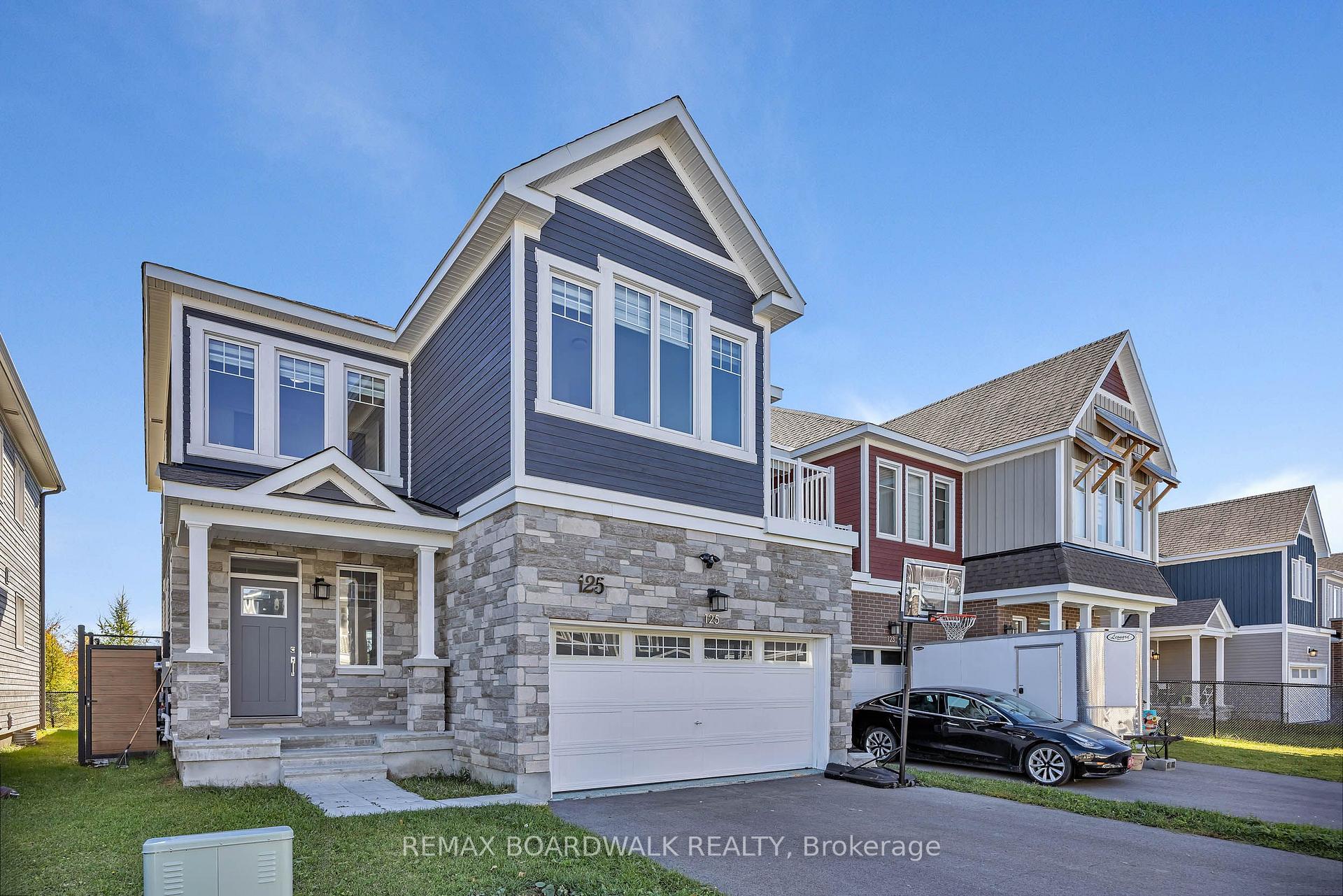 Photo 2 of 125 Hackamore Crescent, Ottawa, Goulbourn Twp From Franktown Rd/South To Rideau — HOMEH