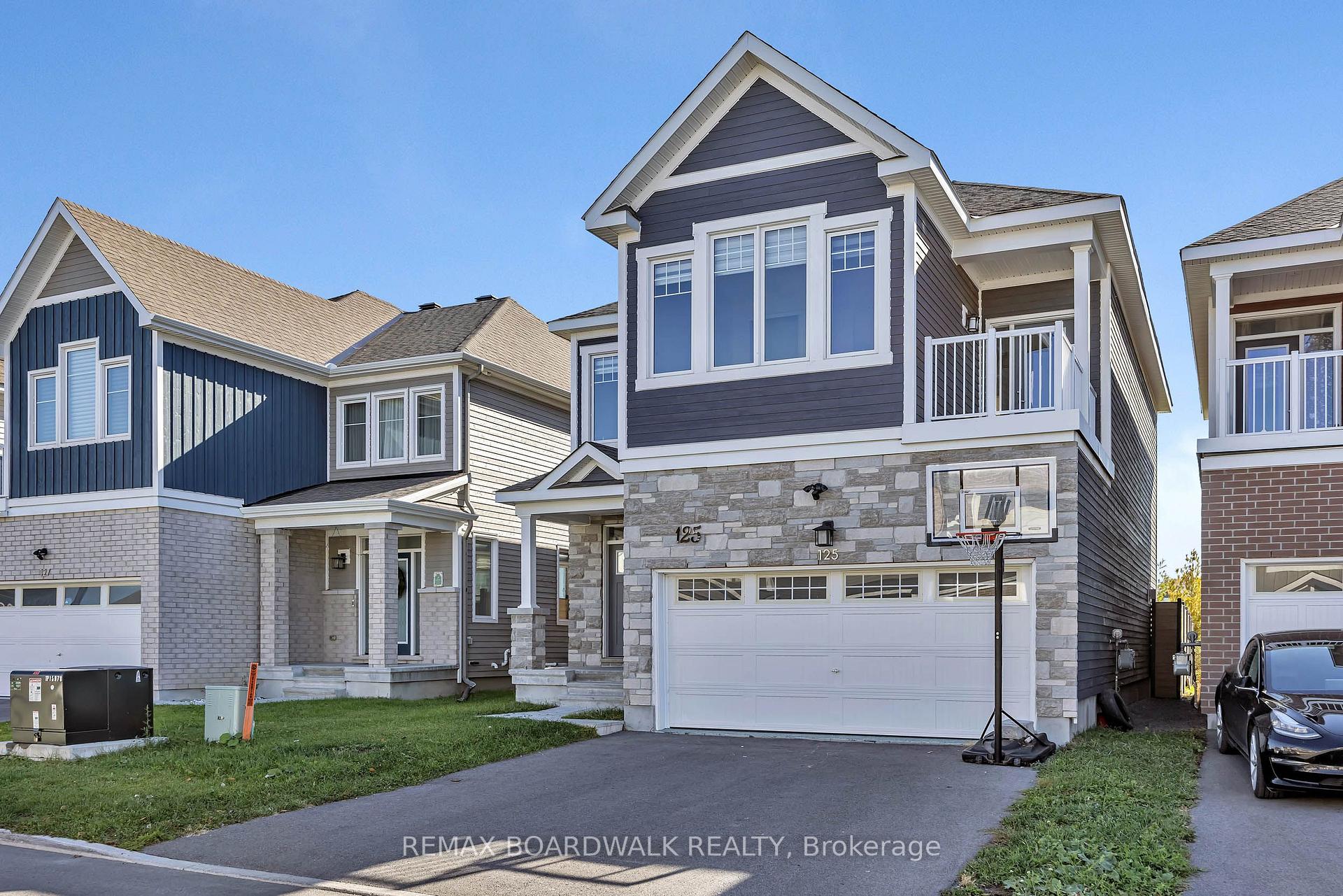 Photo 3 of 125 Hackamore Crescent, Ottawa, Goulbourn Twp From Franktown Rd/South To Rideau — HOMEH