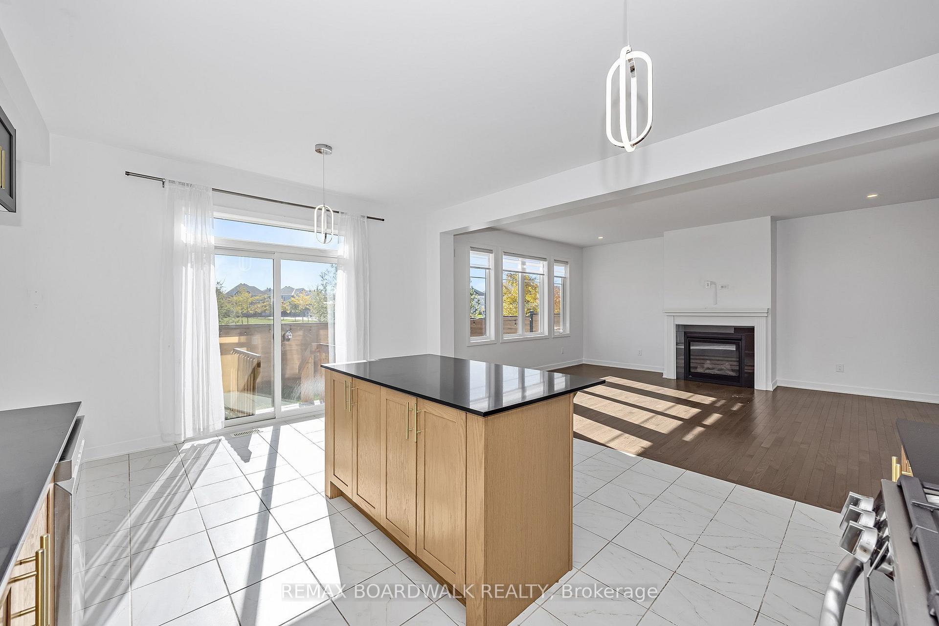 Photo 13 of 125 Hackamore Crescent, Ottawa, Goulbourn Twp From Franktown Rd/South To Rideau — HOMEH