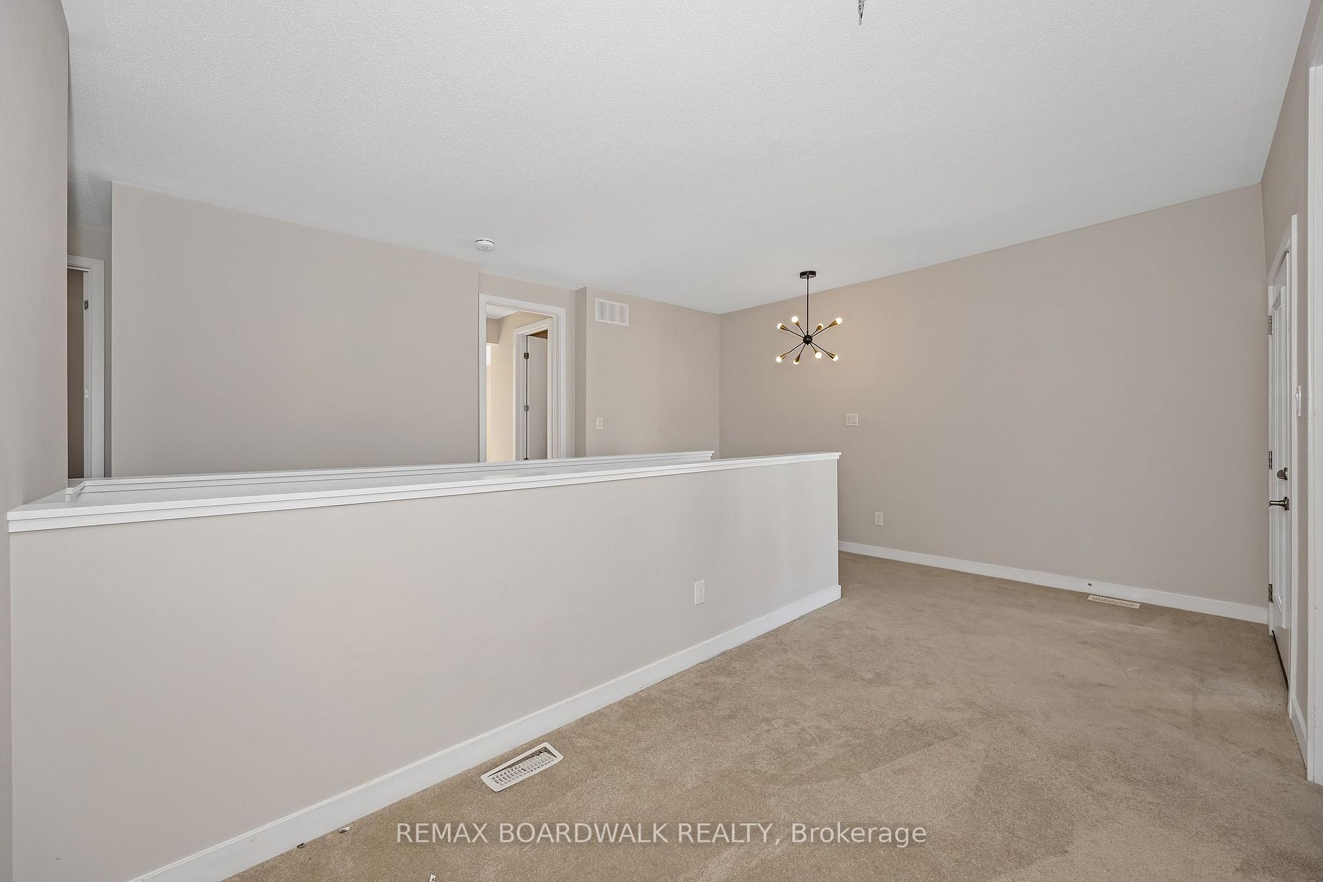 Photo 20 of 125 Hackamore Crescent, Ottawa, Goulbourn Twp From Franktown Rd/South To Rideau — HOMEH