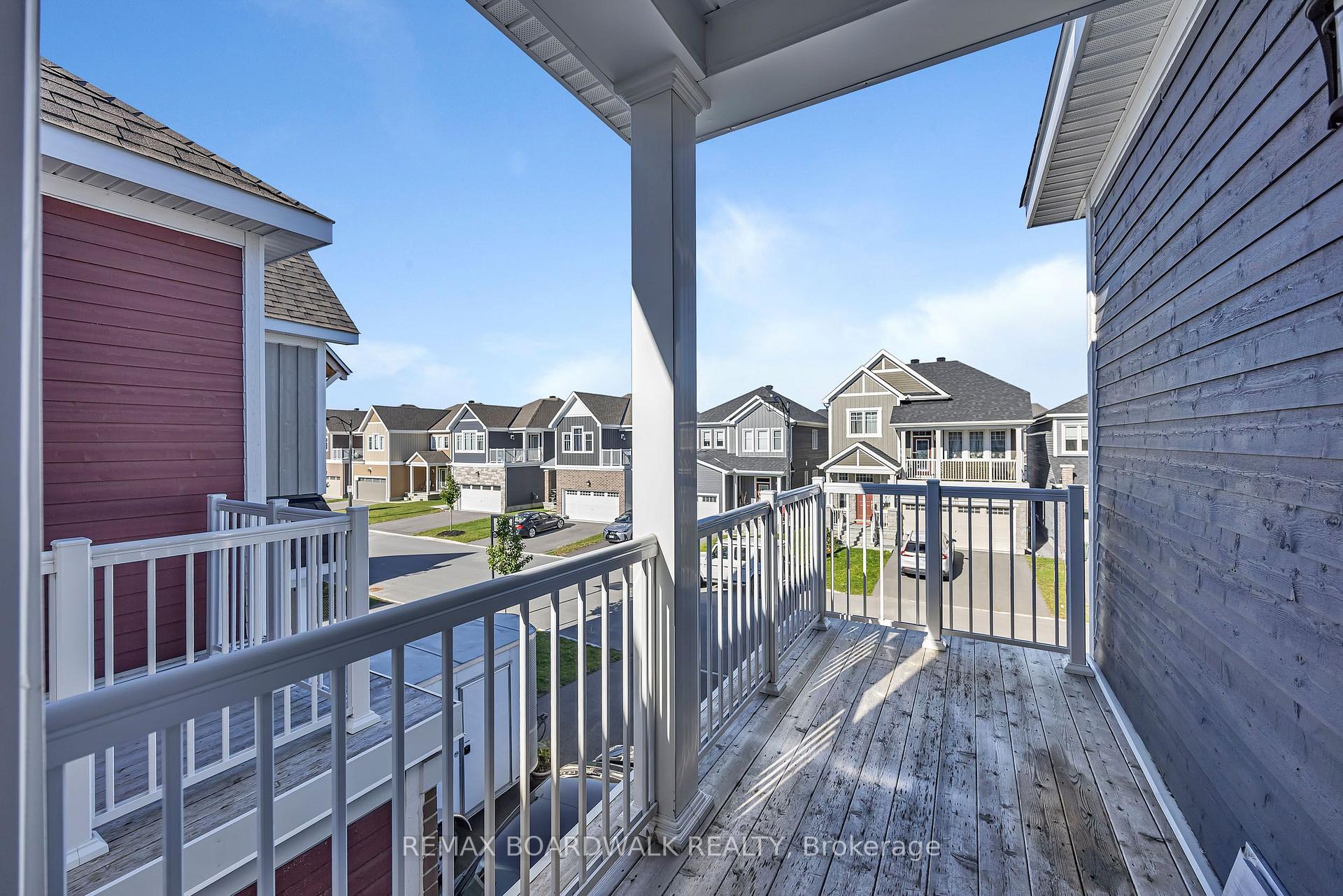 Photo 21 of 125 Hackamore Crescent, Ottawa, Goulbourn Twp From Franktown Rd/South To Rideau — HOMEH