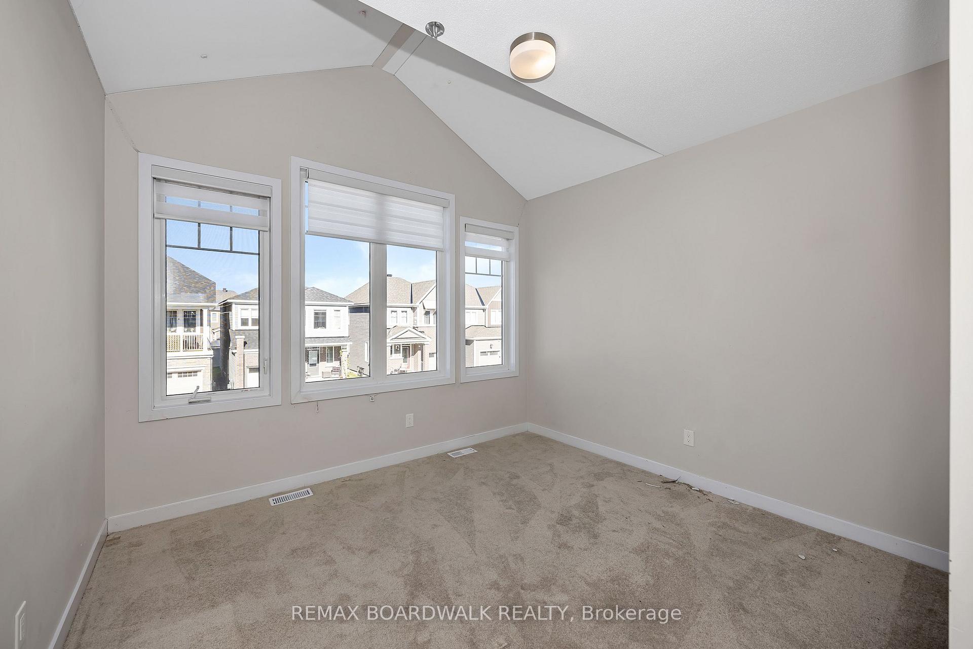 Photo 28 of 125 Hackamore Crescent, Ottawa, Goulbourn Twp From Franktown Rd/South To Rideau — HOMEH