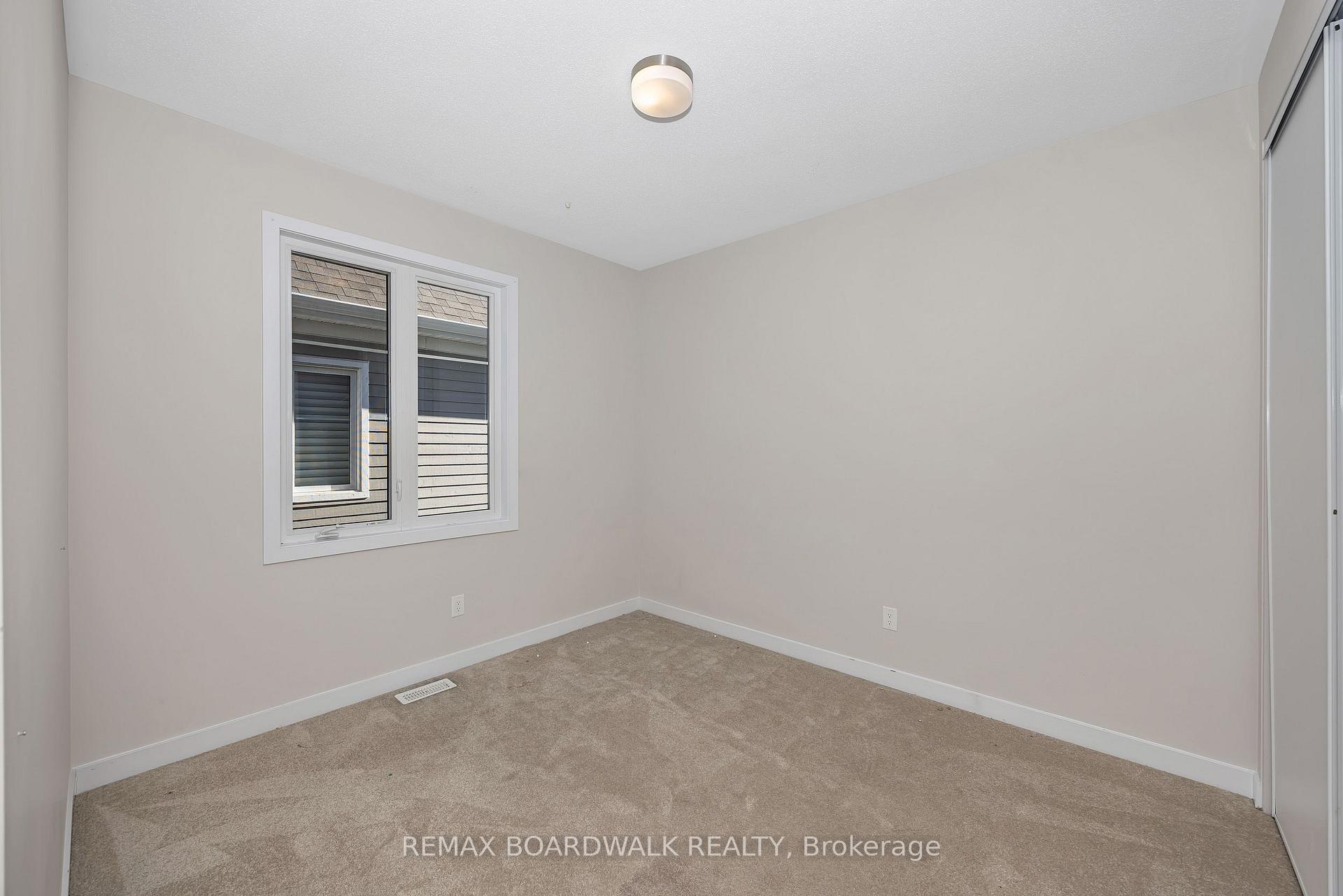 Photo 32 of 125 Hackamore Crescent, Ottawa, Goulbourn Twp From Franktown Rd/South To Rideau — HOMEH