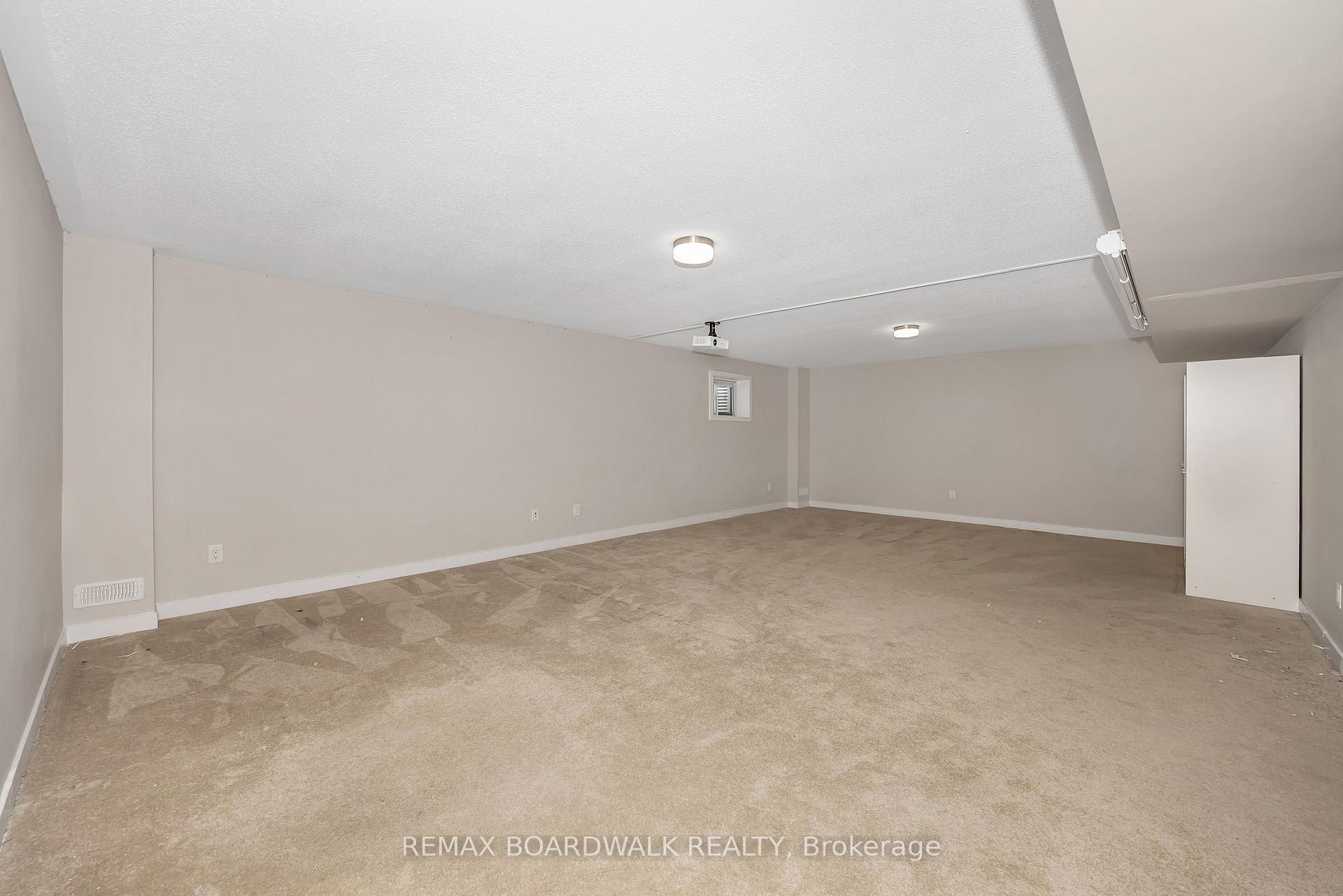 Photo 38 of 125 Hackamore Crescent, Ottawa, Goulbourn Twp From Franktown Rd/South To Rideau — HOMEH