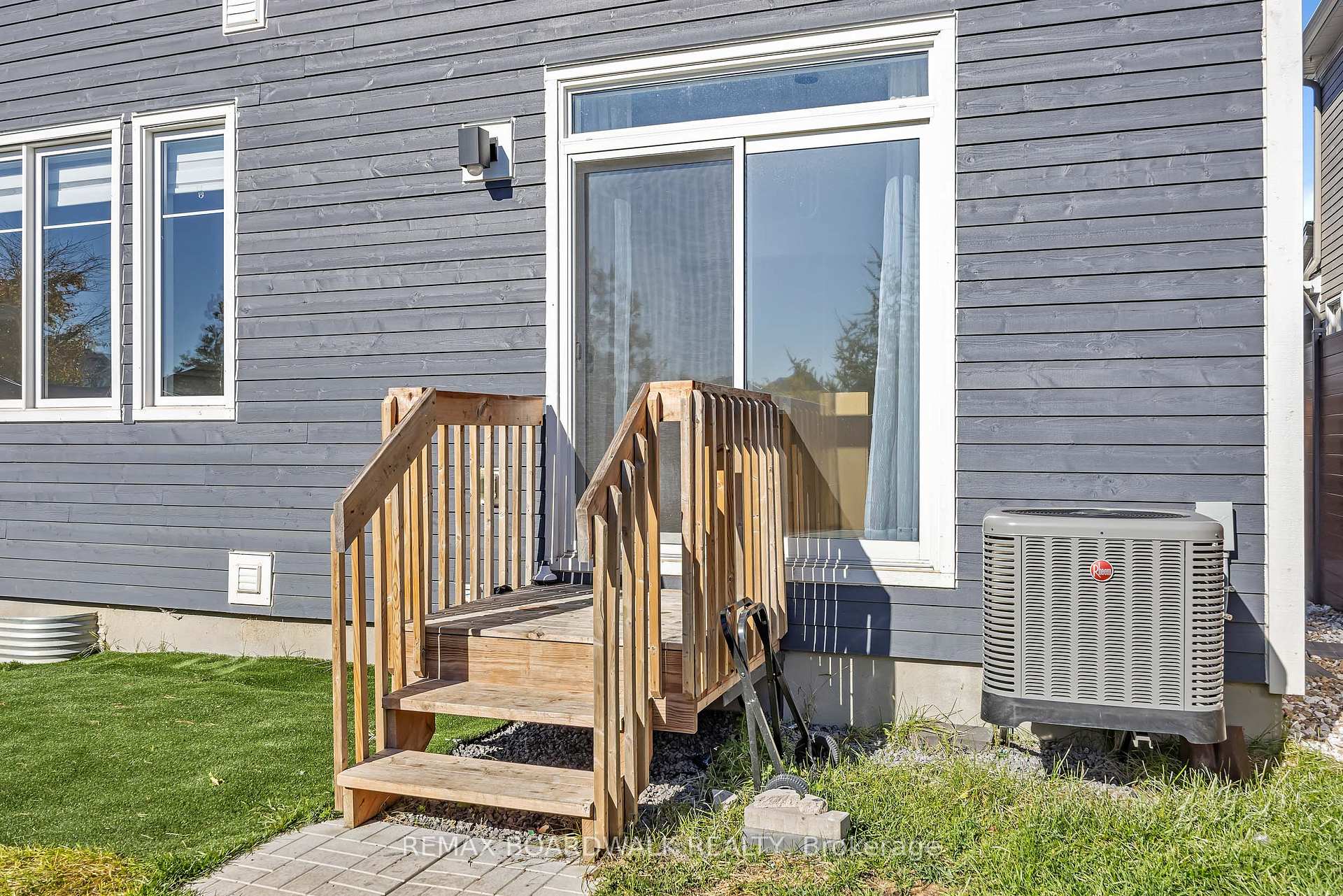 Photo 43 of 125 Hackamore Crescent, Ottawa, Goulbourn Twp From Franktown Rd/South To Rideau — HOMEH