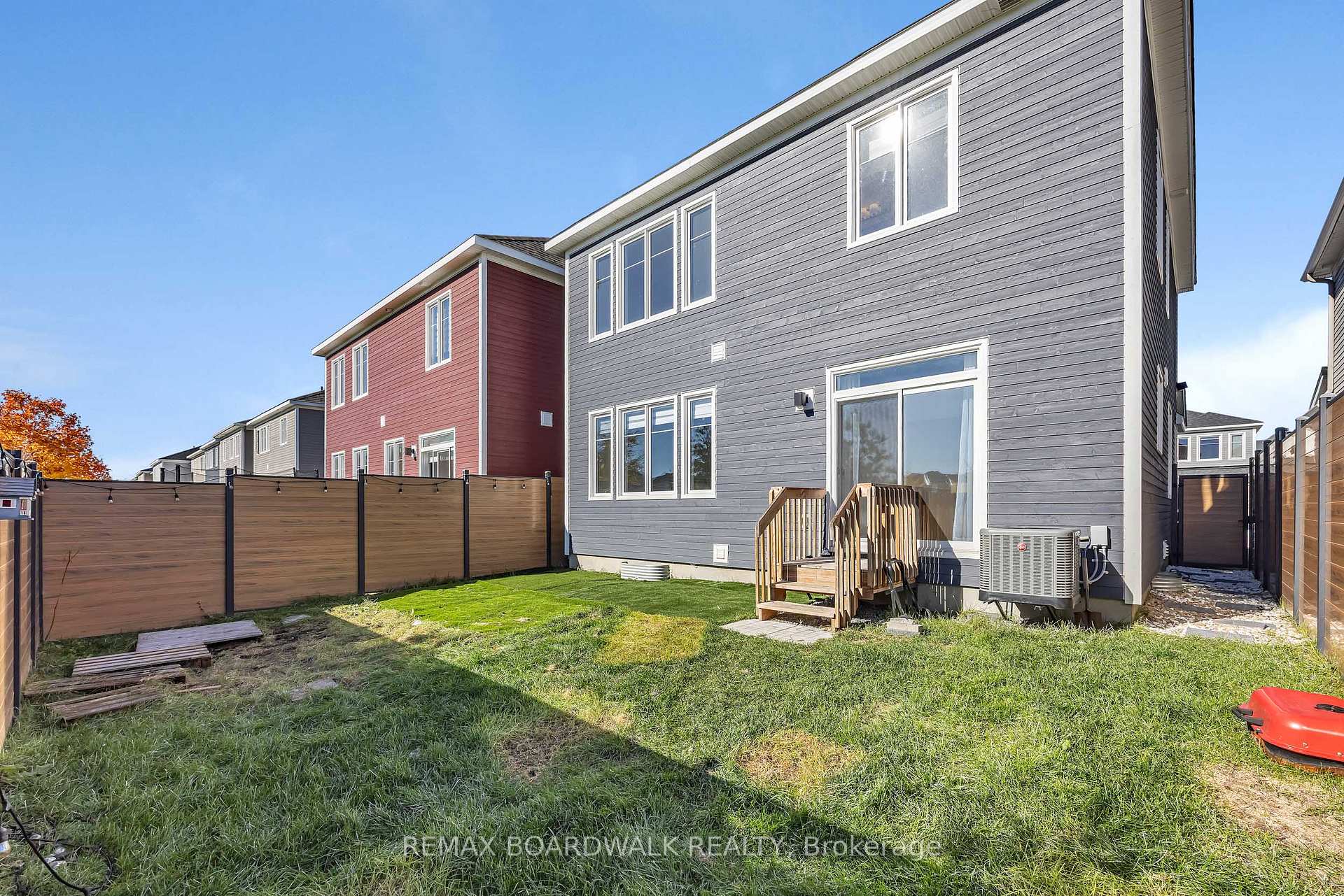 Photo 45 of 125 Hackamore Crescent, Ottawa, Goulbourn Twp From Franktown Rd/South To Rideau — HOMEH
