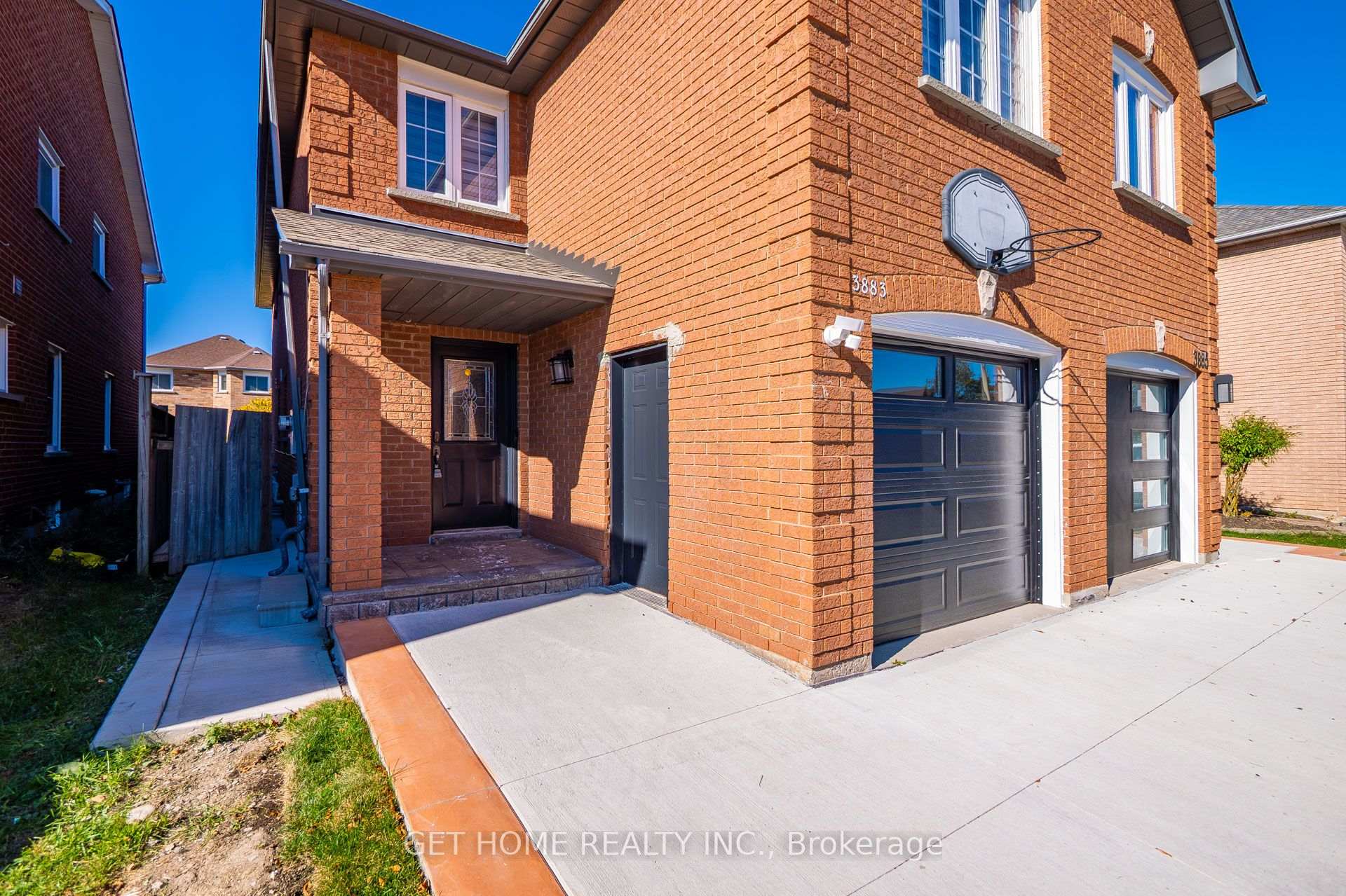 Photo 3 of 3883 Densbury Drive, Mississauga, Lisgar — HOMEH