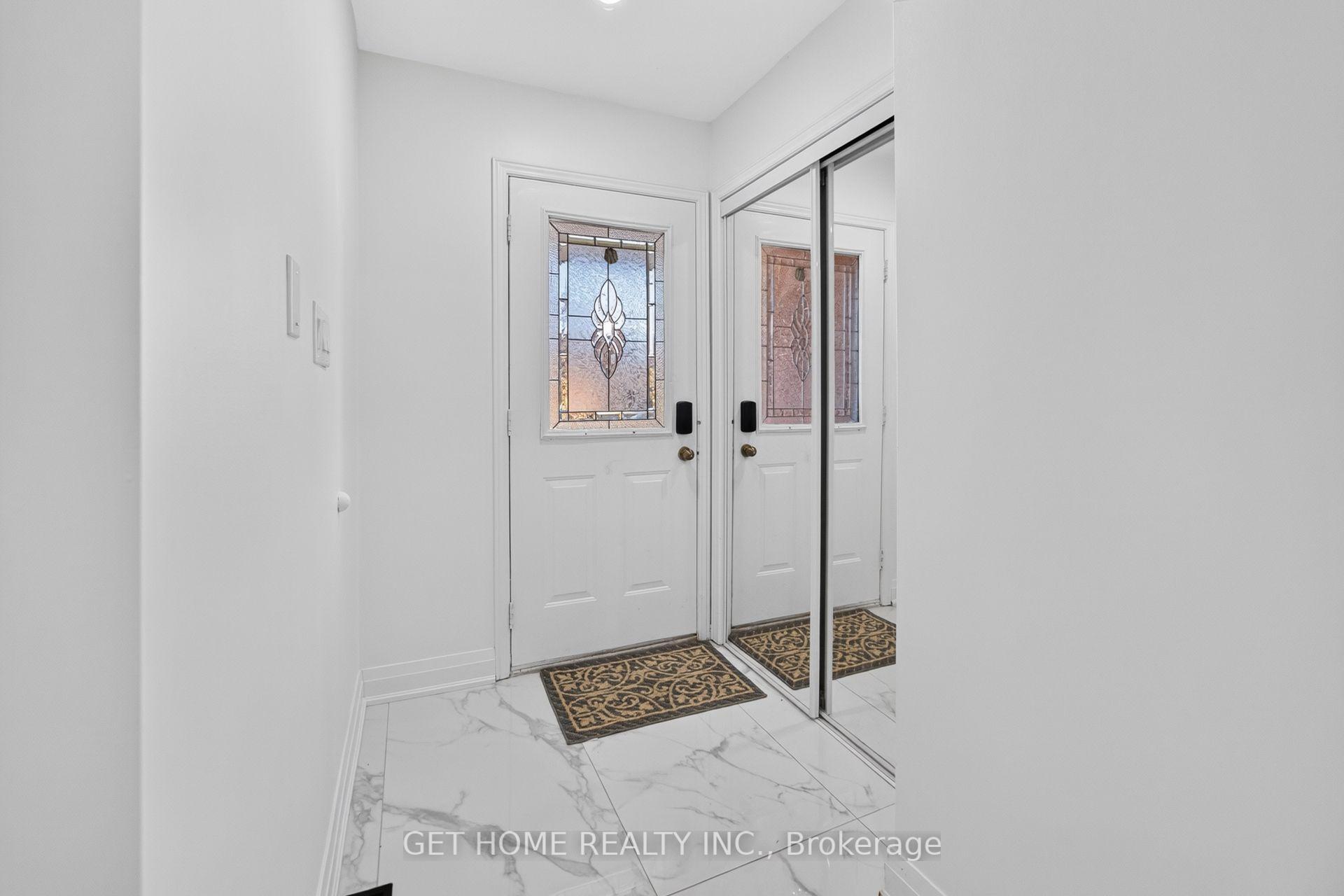Photo 5 of 3883 Densbury Drive, Mississauga, Lisgar — HOMEH