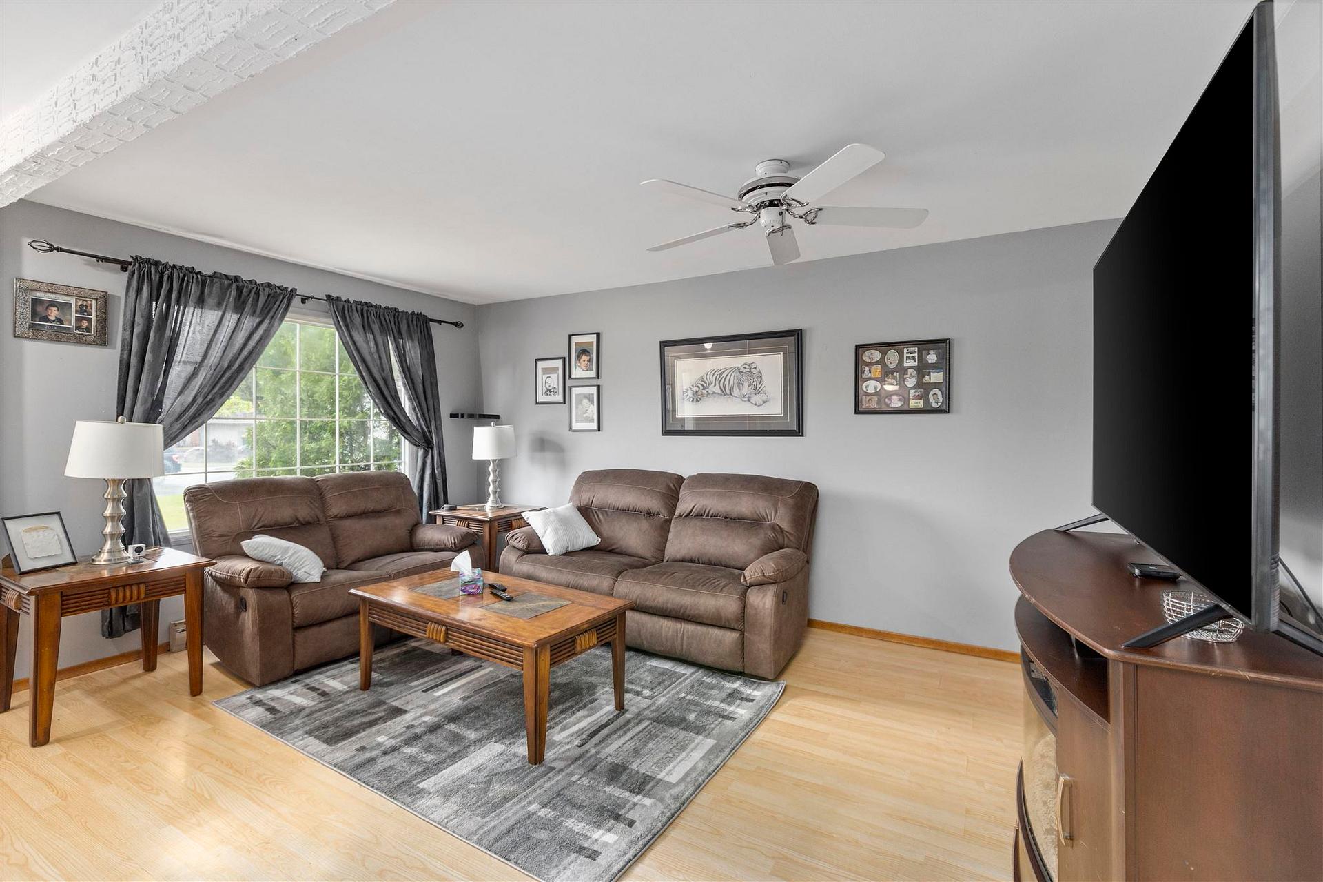 Photo 3 of 742 Pine Street, Sault Ste Marie, Ward 3 — HOMEH