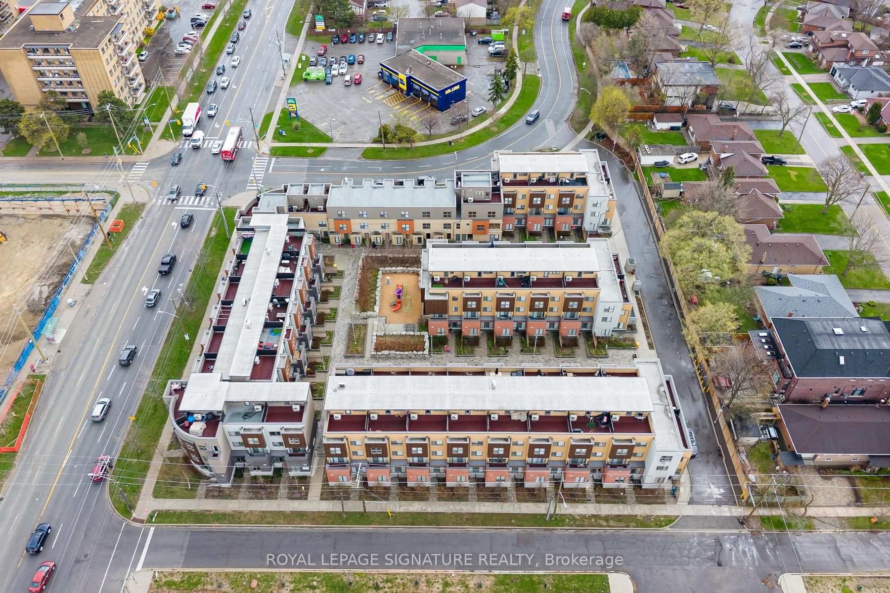 Photo 28 of Unit 49, 28 Curlew Drive, North York, Parkwoods-Donalda — HOMEH