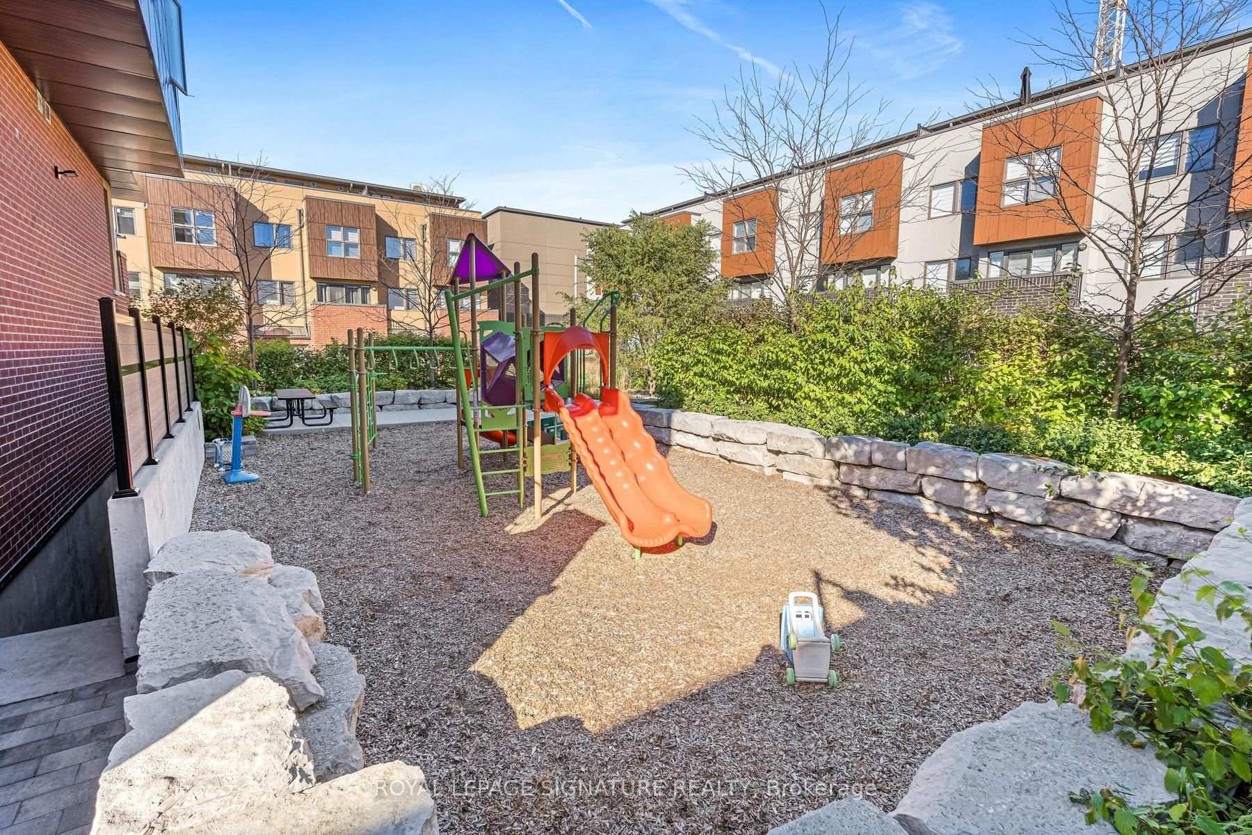 Photo 29 of Unit 49, 28 Curlew Drive, North York, Parkwoods-Donalda — HOMEH