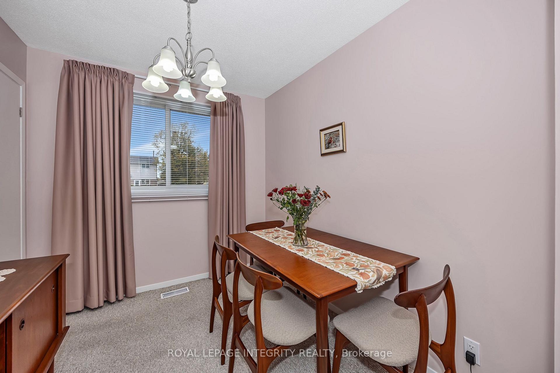 Photo 10 of 262 Edward Street S, Arnprior, Arnprior — HOMEH