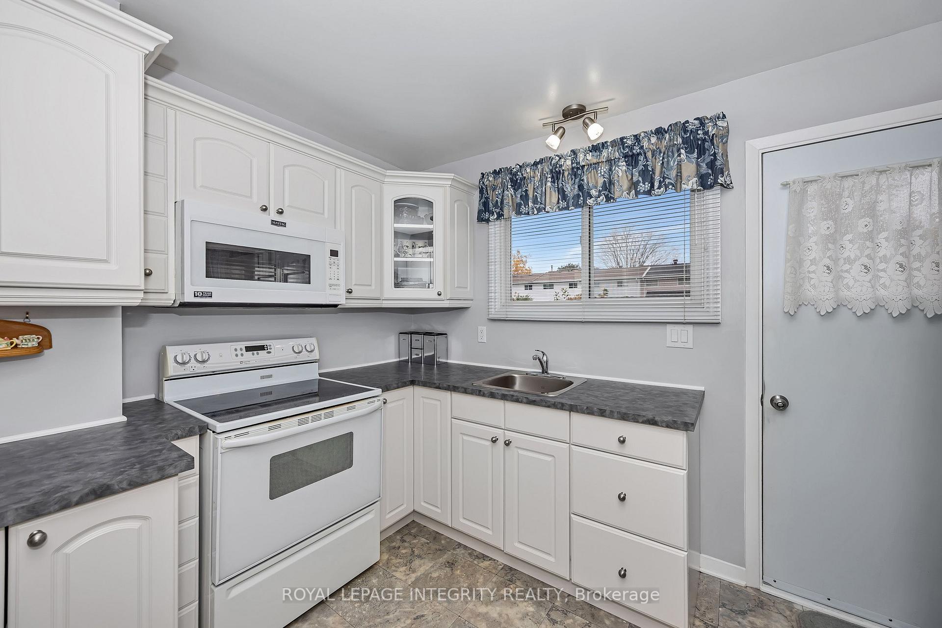 Photo 13 of 262 Edward Street S, Arnprior, Arnprior — HOMEH