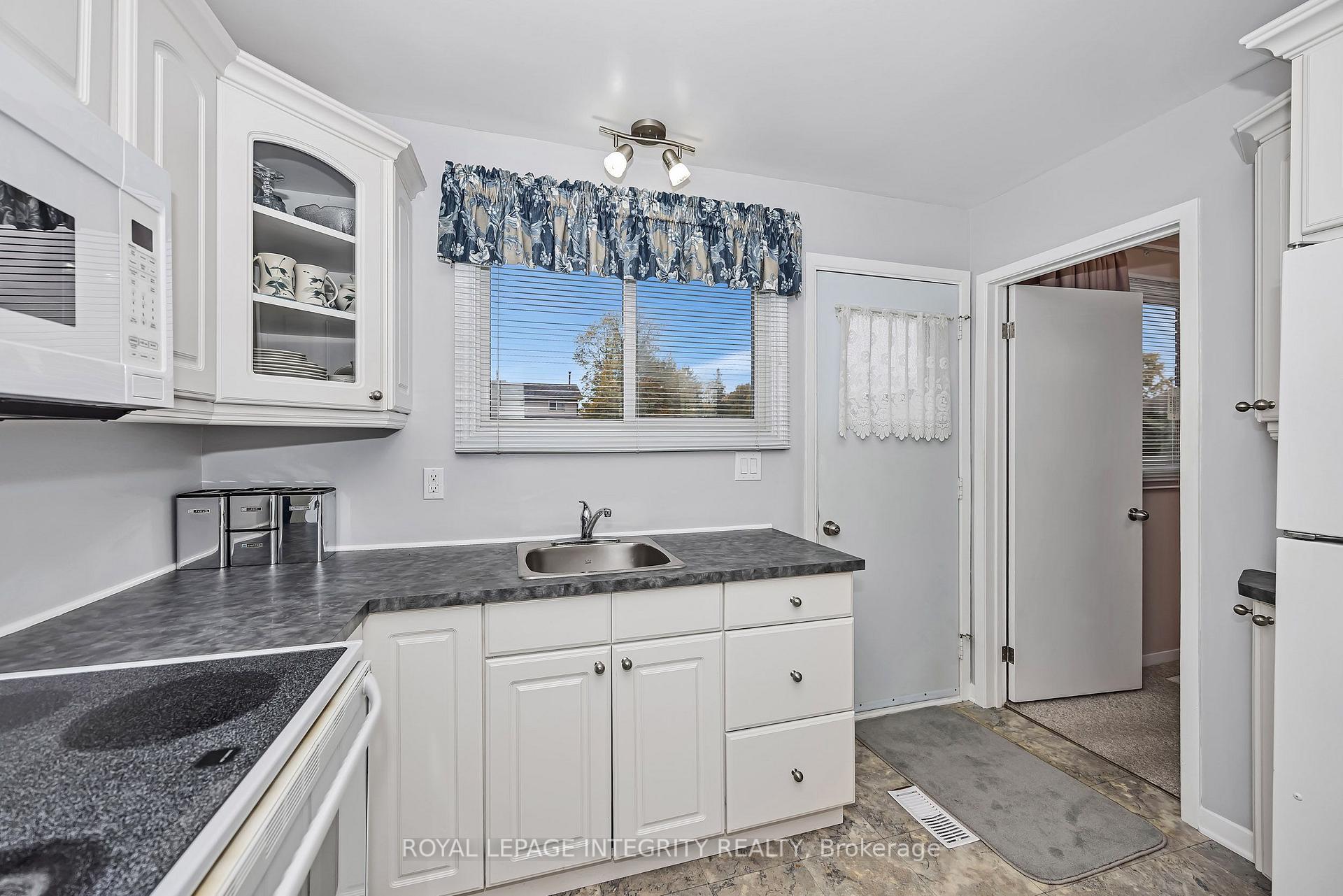 Photo 14 of 262 Edward Street S, Arnprior, Arnprior — HOMEH