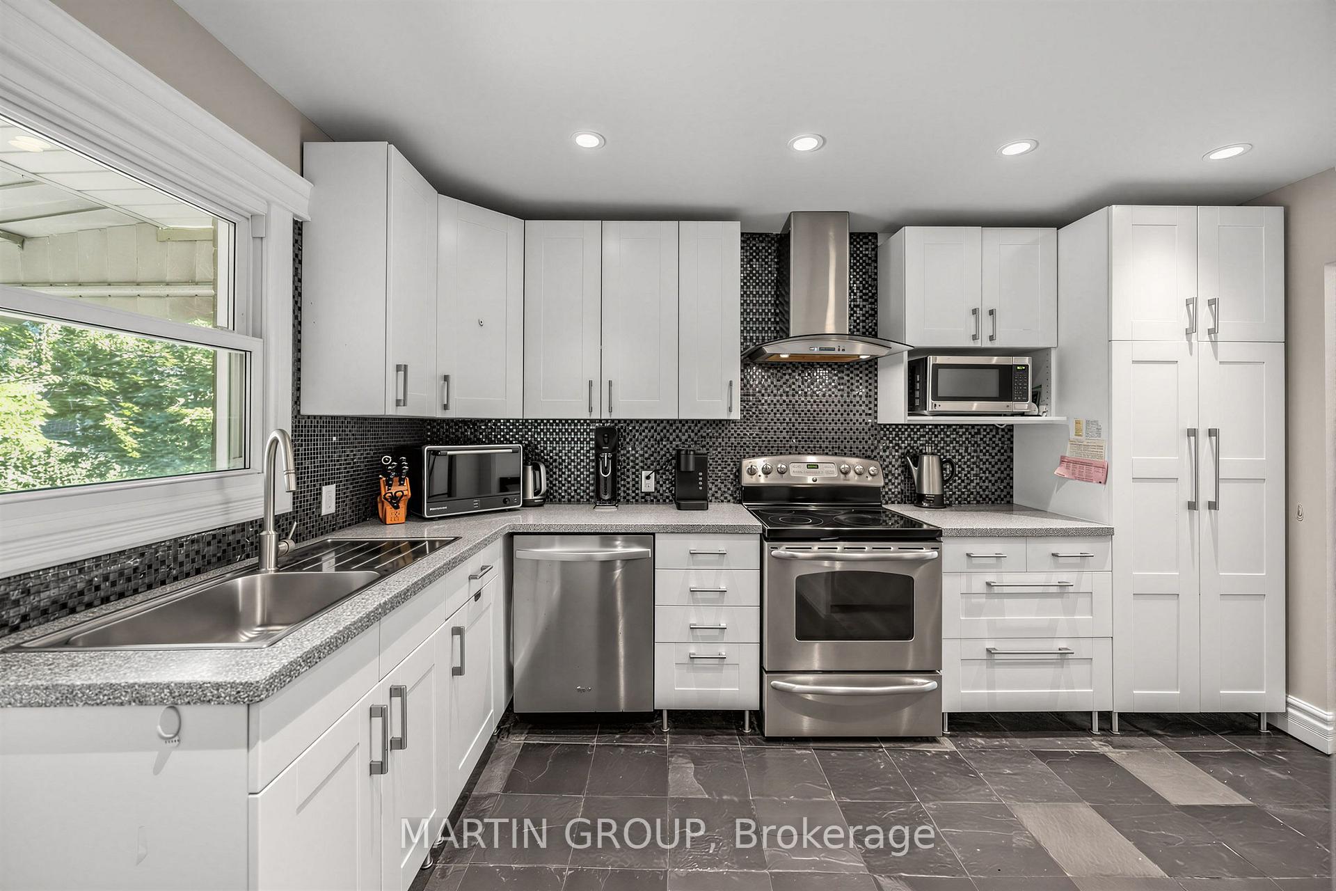 Photo 8 of 88 Rabbit Lane, Etobicoke, Eringate-Centennial-West Deane — HOMEH