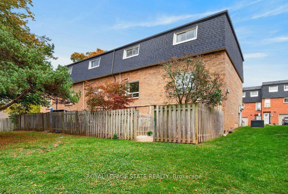 Photo 7 of Unit 6, 21 Rosedale Court, Hamilton, Stoney Creek — HOMEH
