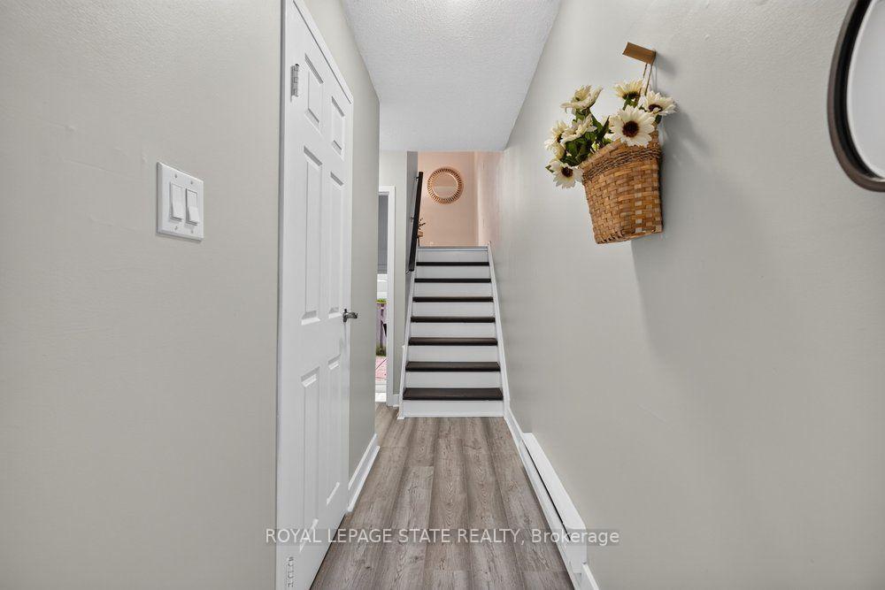 Photo 13 of Unit 6, 21 Rosedale Court, Hamilton, Stoney Creek — HOMEH