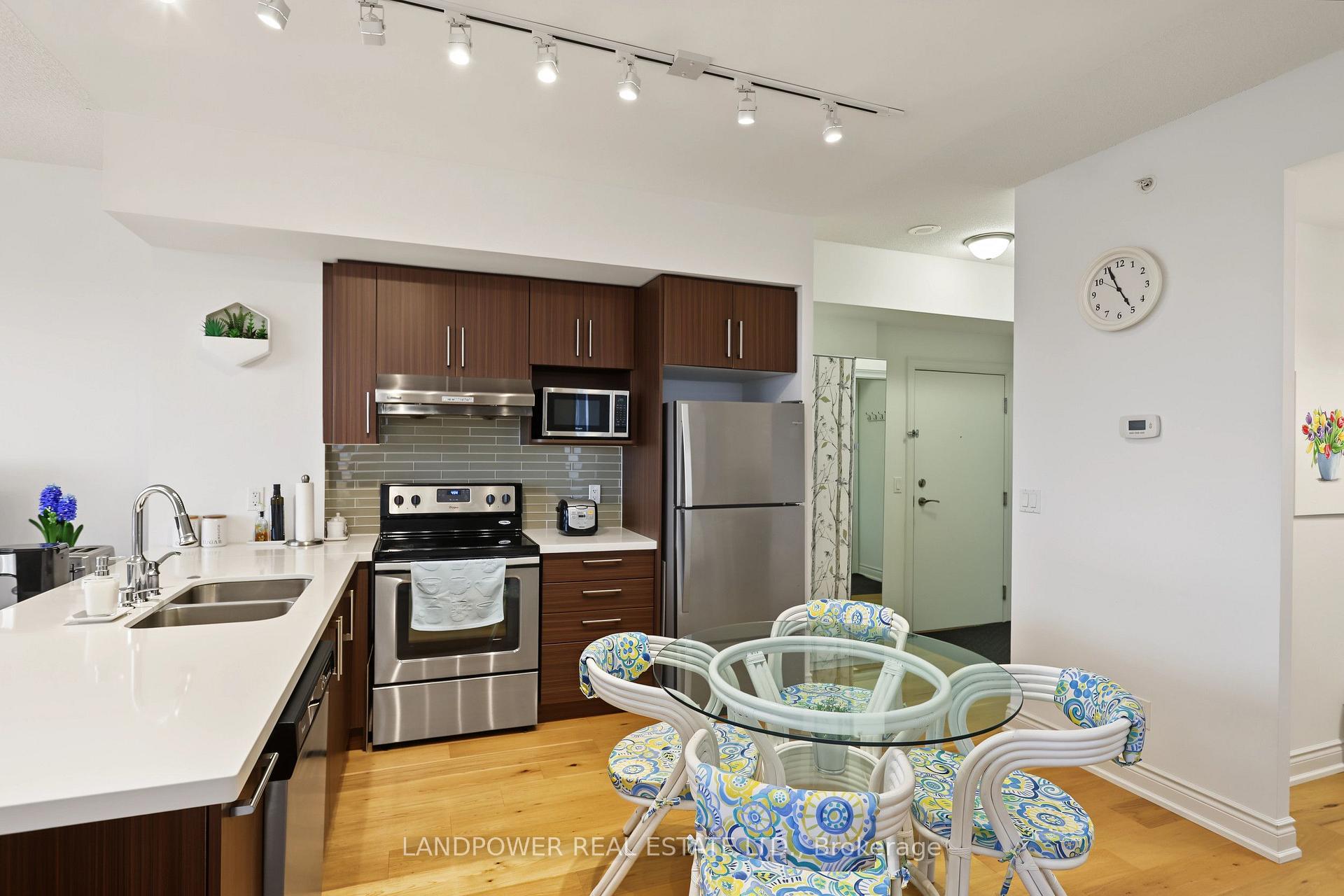 Photo 5 of Unit 1005, 38 Cedarland Drive, Markham, Unionville — HOMEH