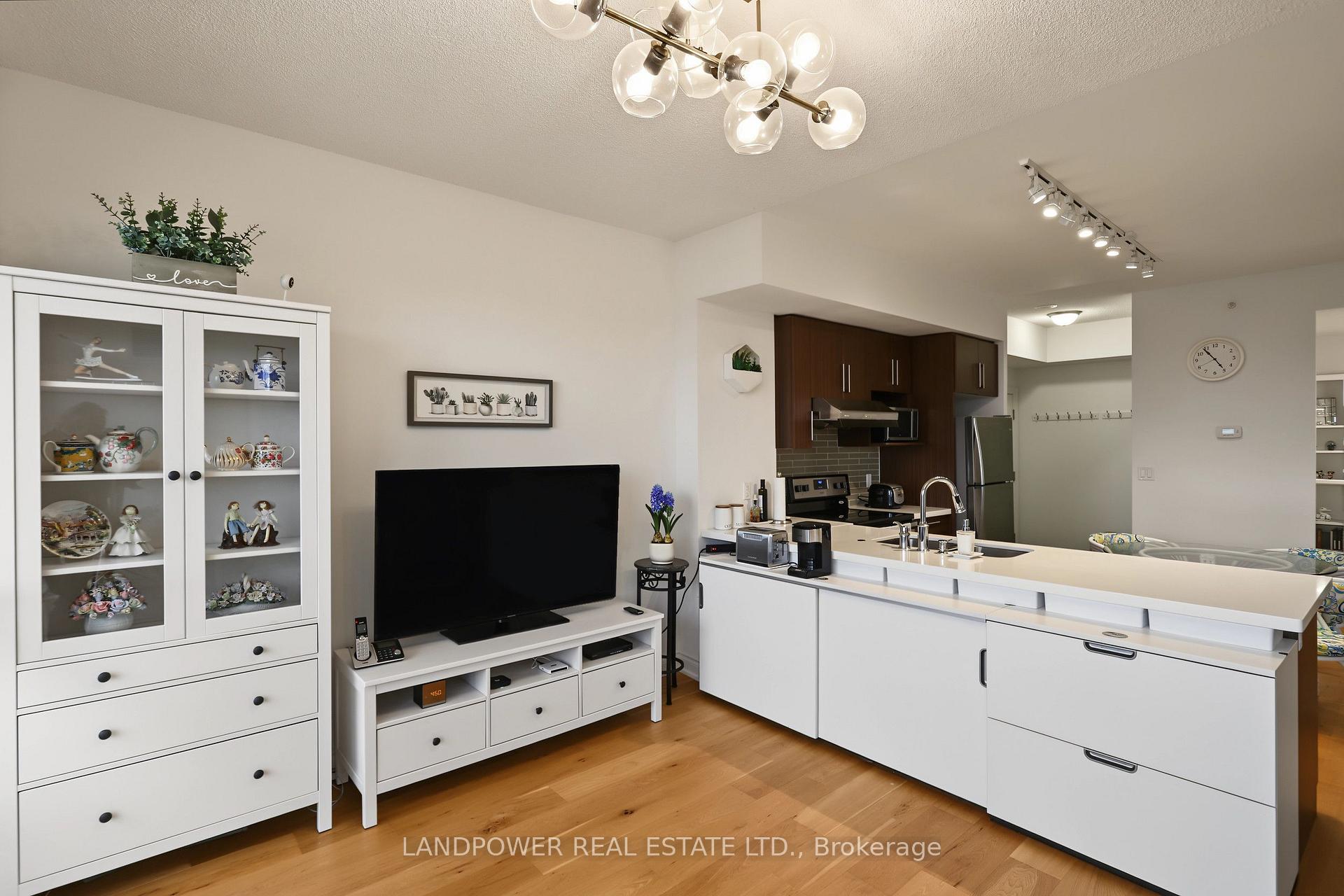 Photo 9 of Unit 1005, 38 Cedarland Drive, Markham, Unionville — HOMEH