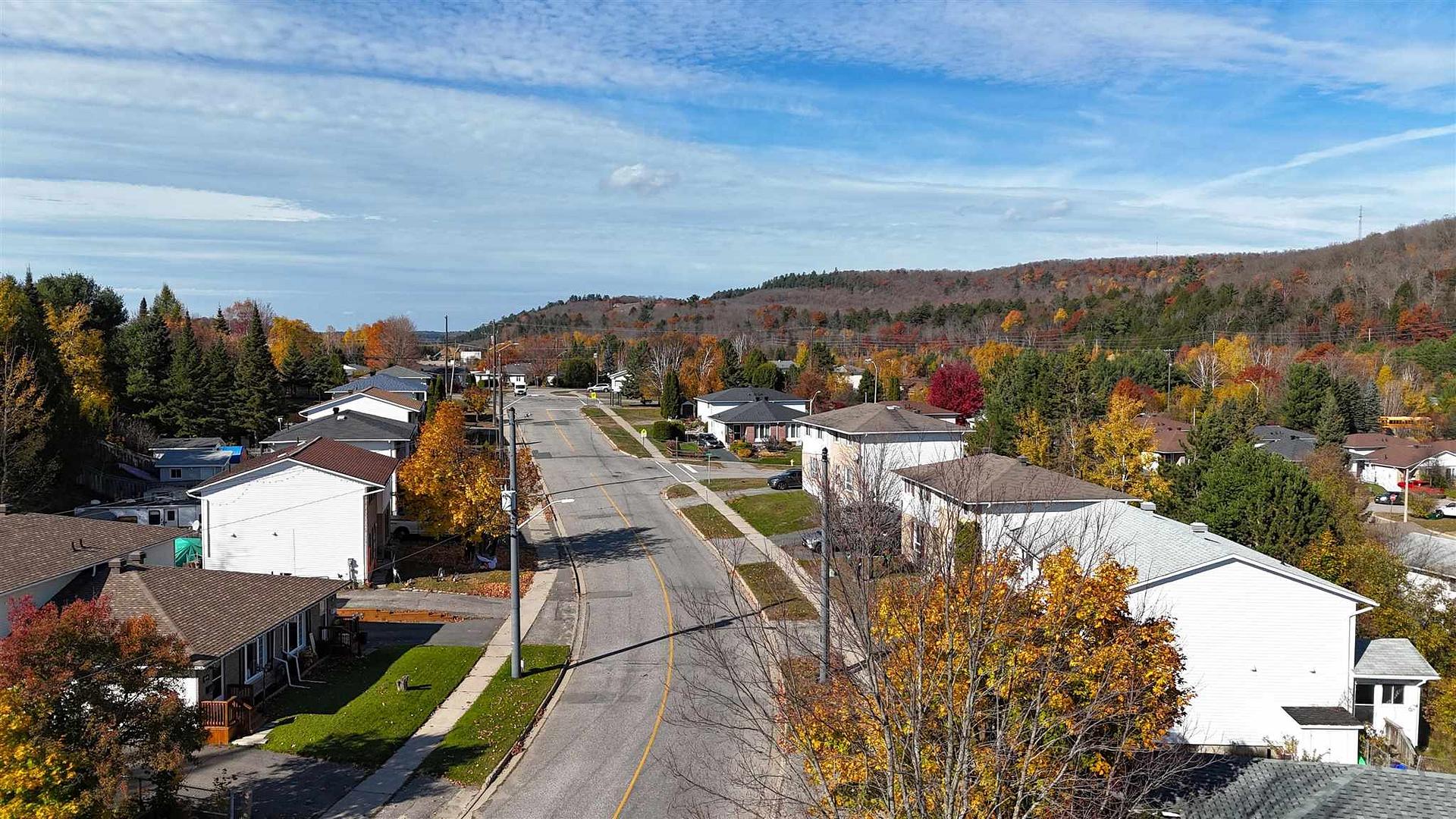Photo 12 of 27 Hergott Avenue, Elliot Lake, West — HOMEH