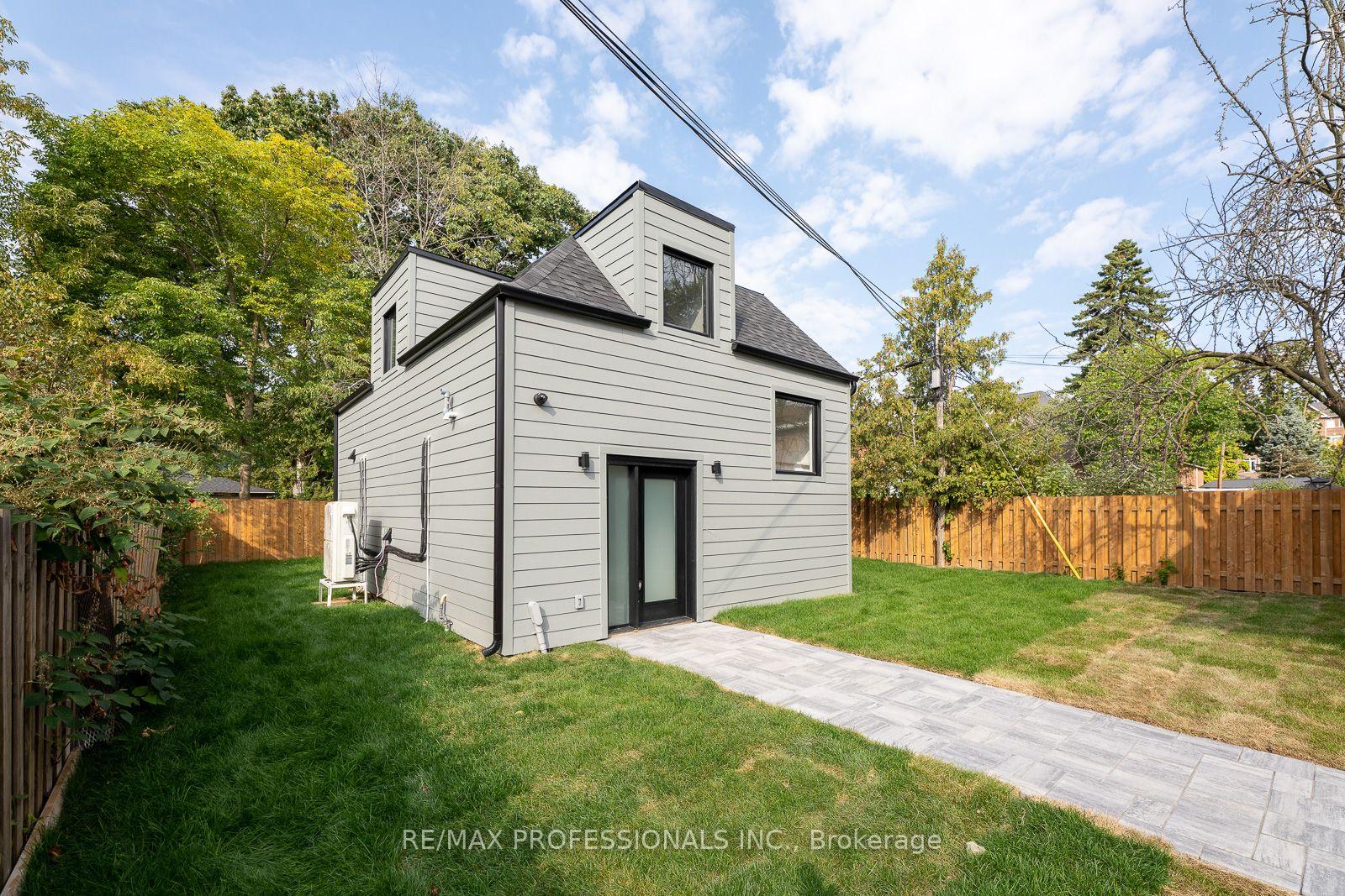 Photo of Unit GRDNSUITE, 38 Thirty Third Street