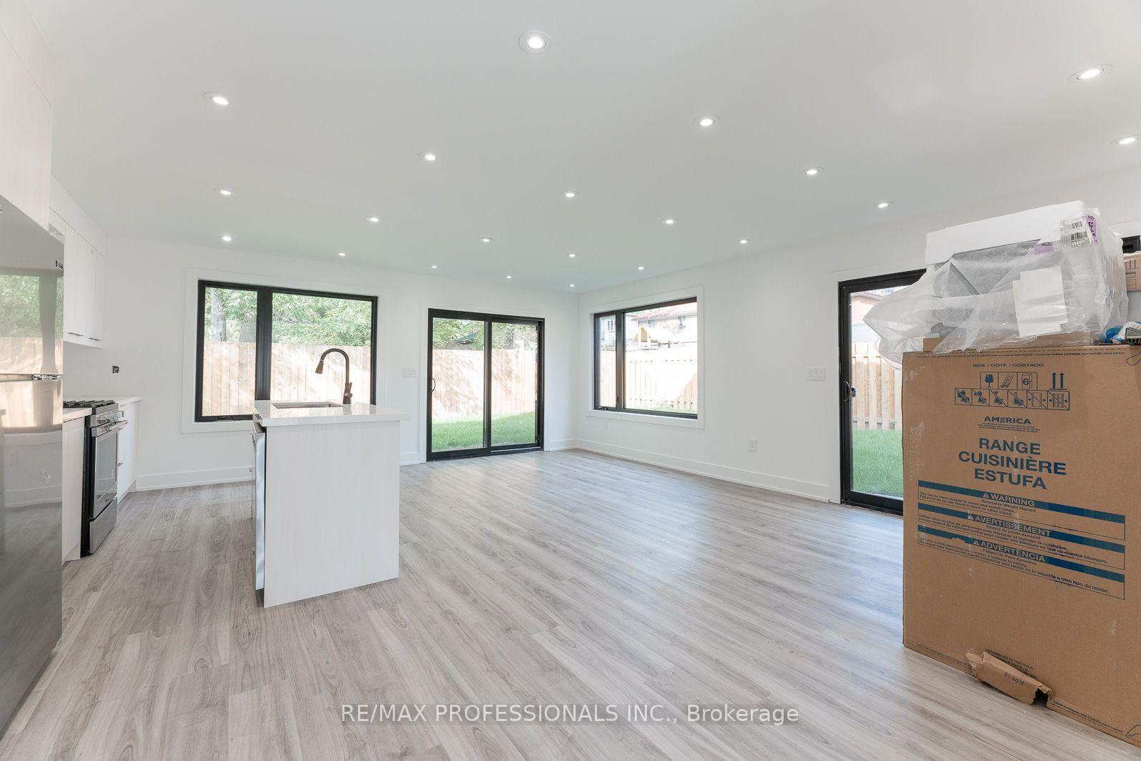 Photo 4 of Unit GRDNSUITE, 38 Thirty Third Street, Etobicoke, Long Branch — HOMEH
