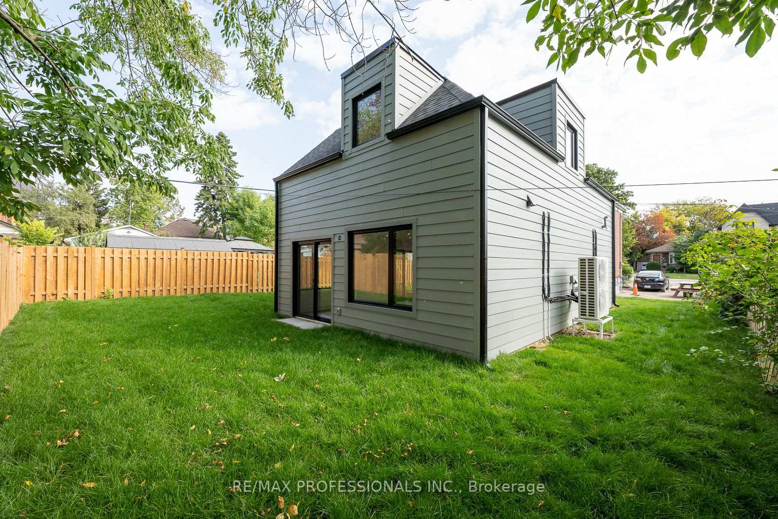 Photo 27 of Unit GRDNSUITE, 38 Thirty Third Street, Etobicoke, Long Branch — HOMEH