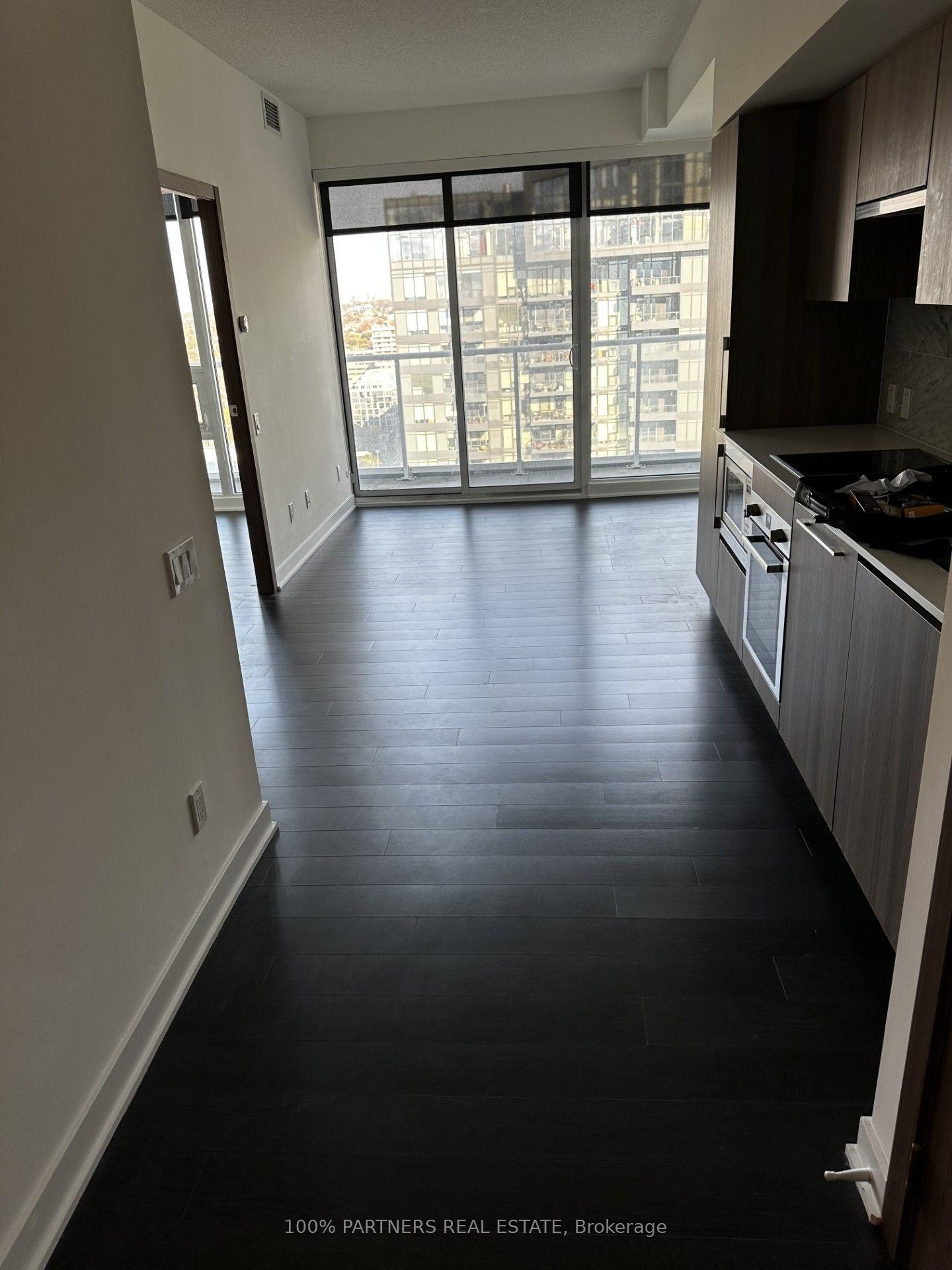Photo 2 of 17 Bathurst Street, Toronto, Waterfront Communities — HOMEH