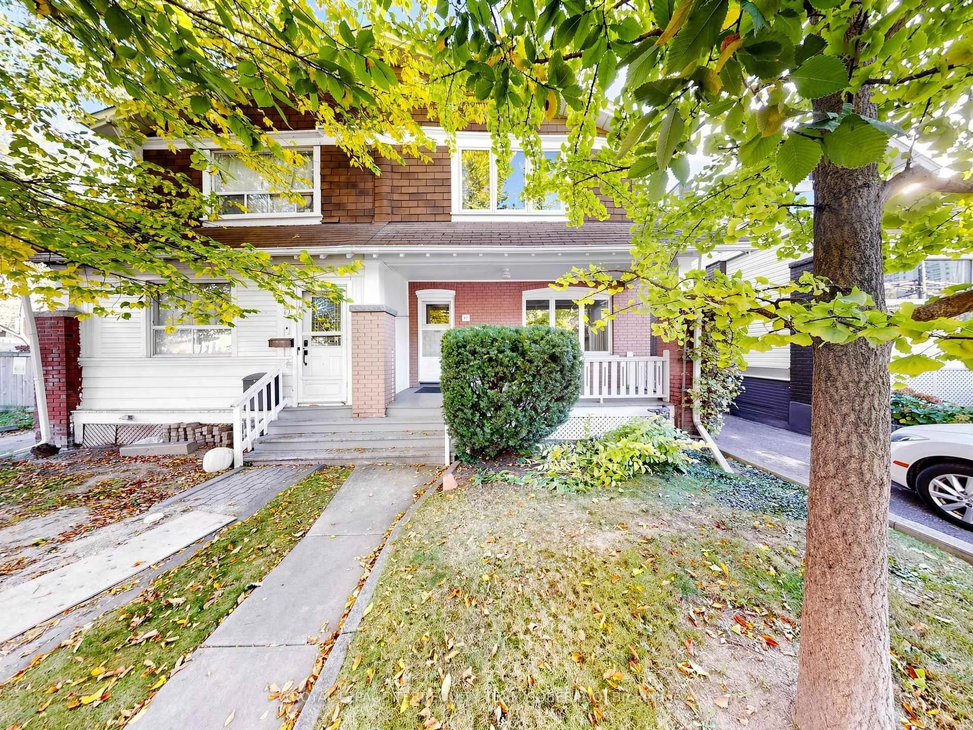 Photo 5 of 61 Secord Avenue, Toronto, Crescent Town — HOMEH