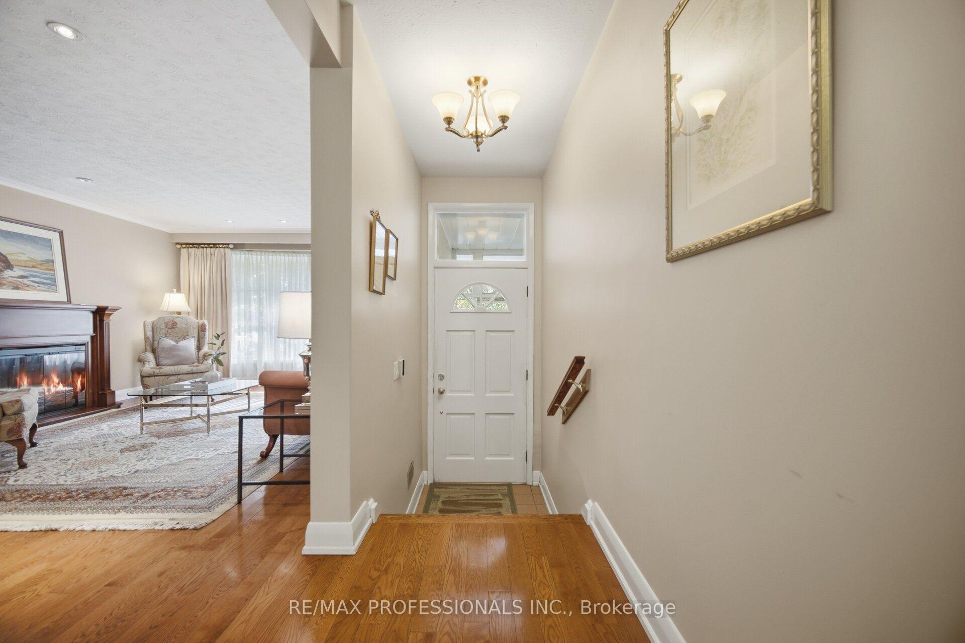 Photo 8 of 14 Strathdee Drive, Etobicoke, Willowridge-Martingrove-Richview — HOMEH