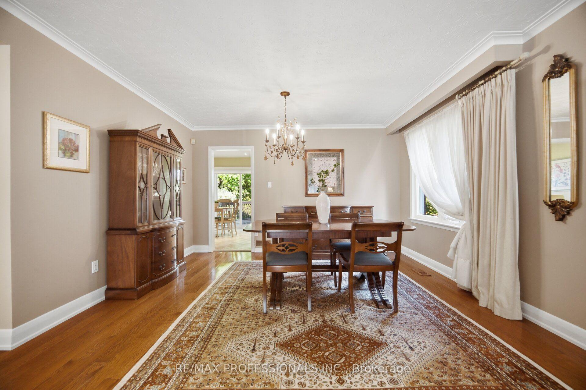 Photo 12 of 14 Strathdee Drive, Etobicoke, Willowridge-Martingrove-Richview — HOMEH