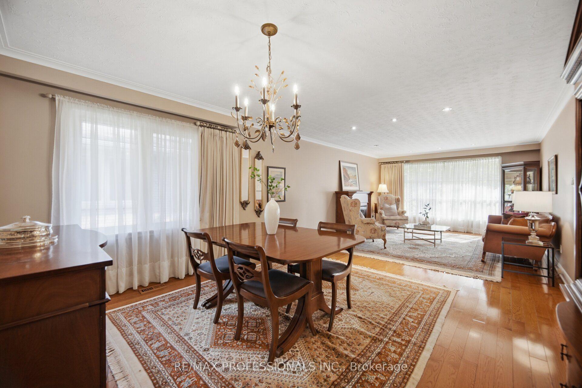 Photo 13 of 14 Strathdee Drive, Etobicoke, Willowridge-Martingrove-Richview — HOMEH